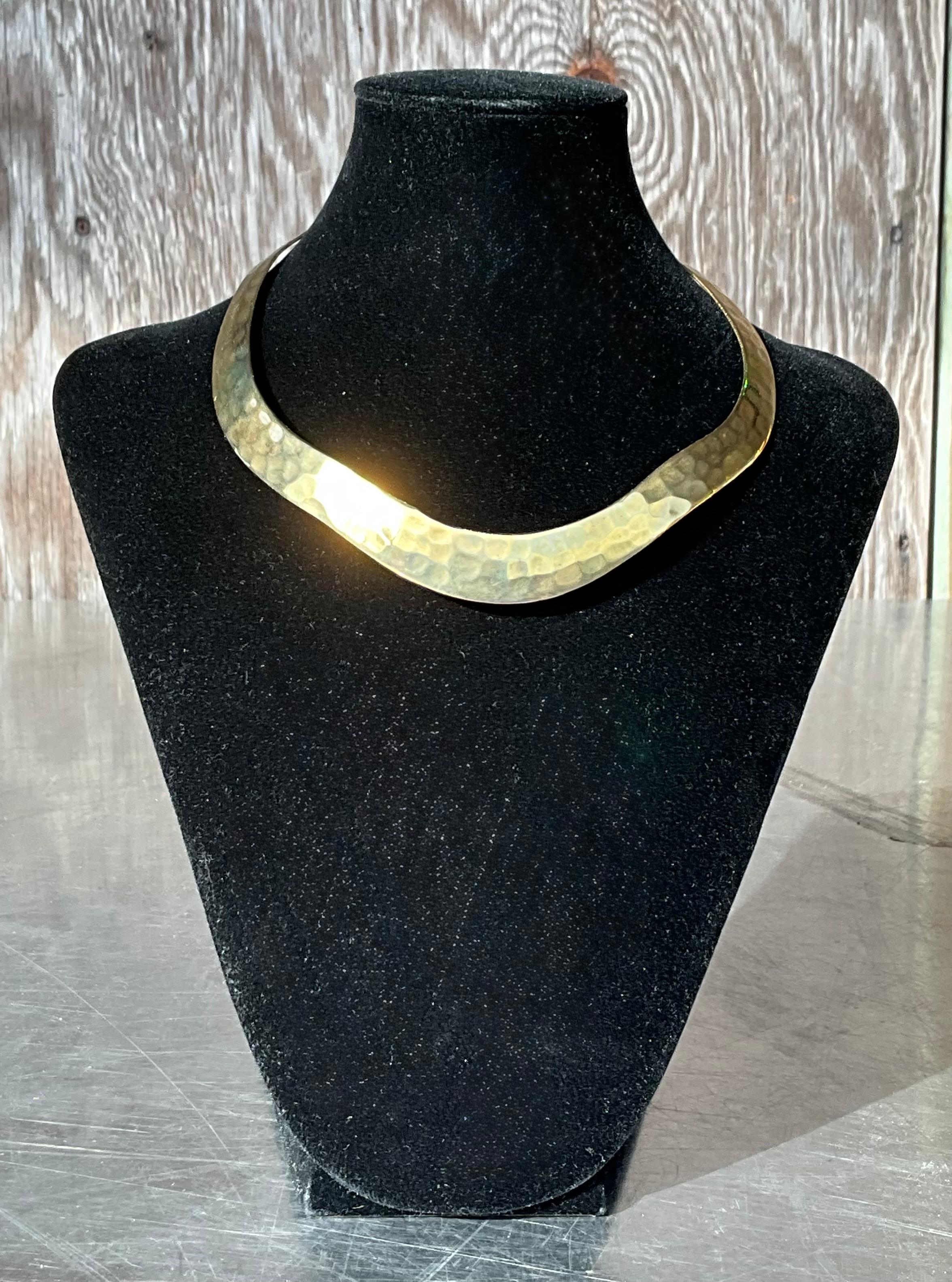 Collana in ottone martellato vintage in vendita 2