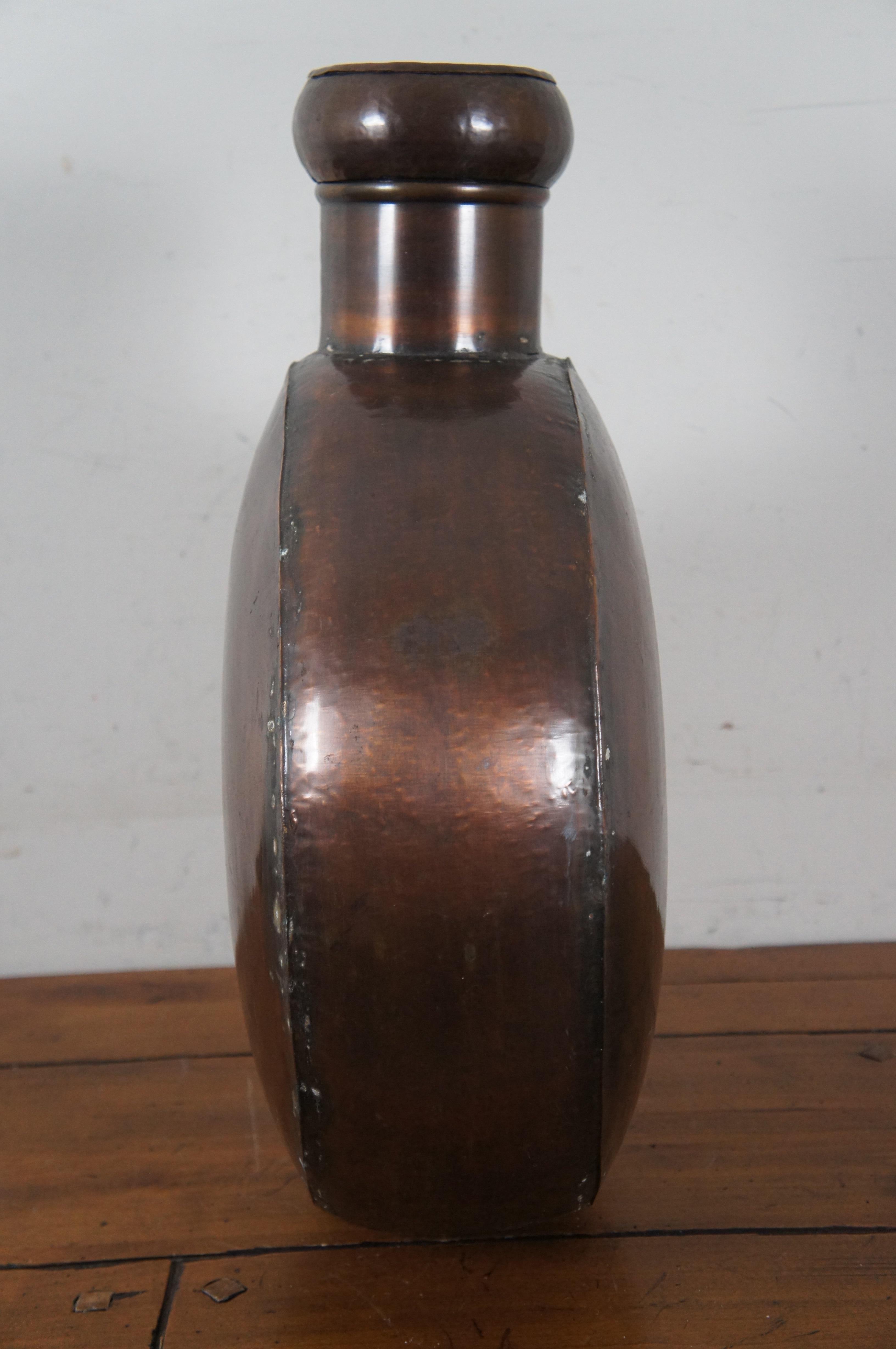 Vintage Hammered Copper Canteen Jug Flask Vessel Bottle 21” In Good Condition In Dayton, OH