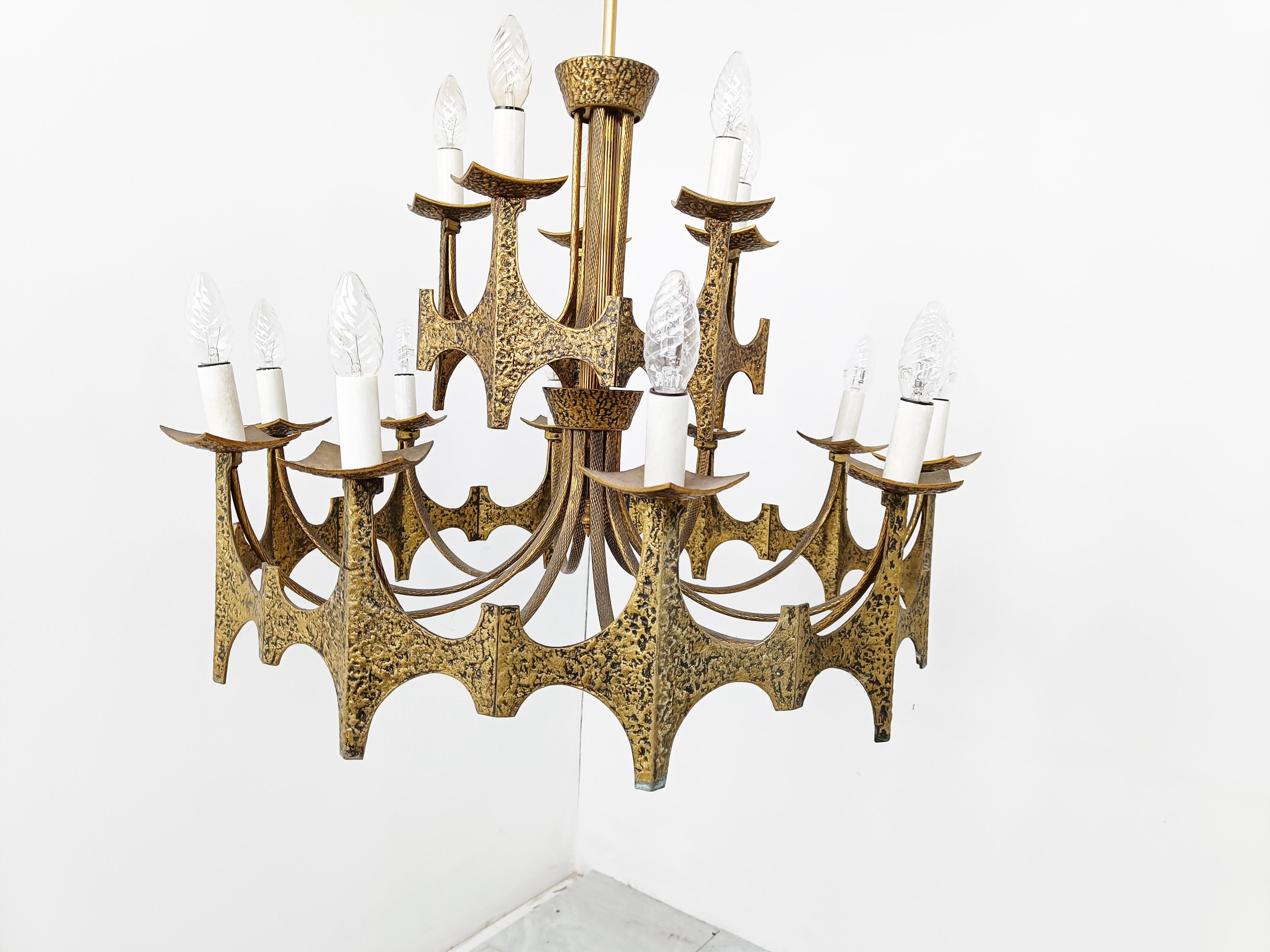 Lustre vintage en cuivre martelé, années 1970 Bon état - En vente à Leuven, Vlaams Gewest
