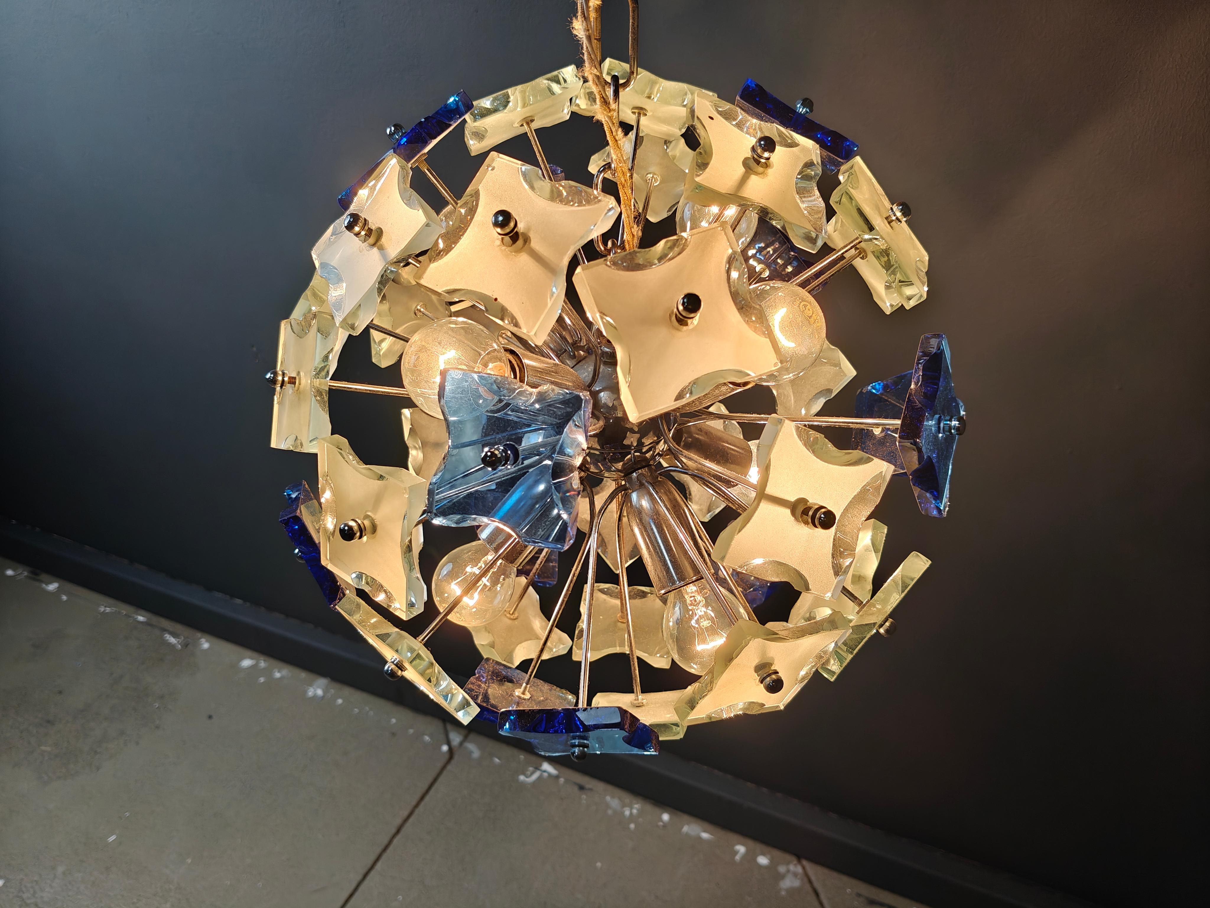 Vintage hammered glass spputnik chandelier, 1970s In Good Condition For Sale In Leuven, Vlaams Gewest