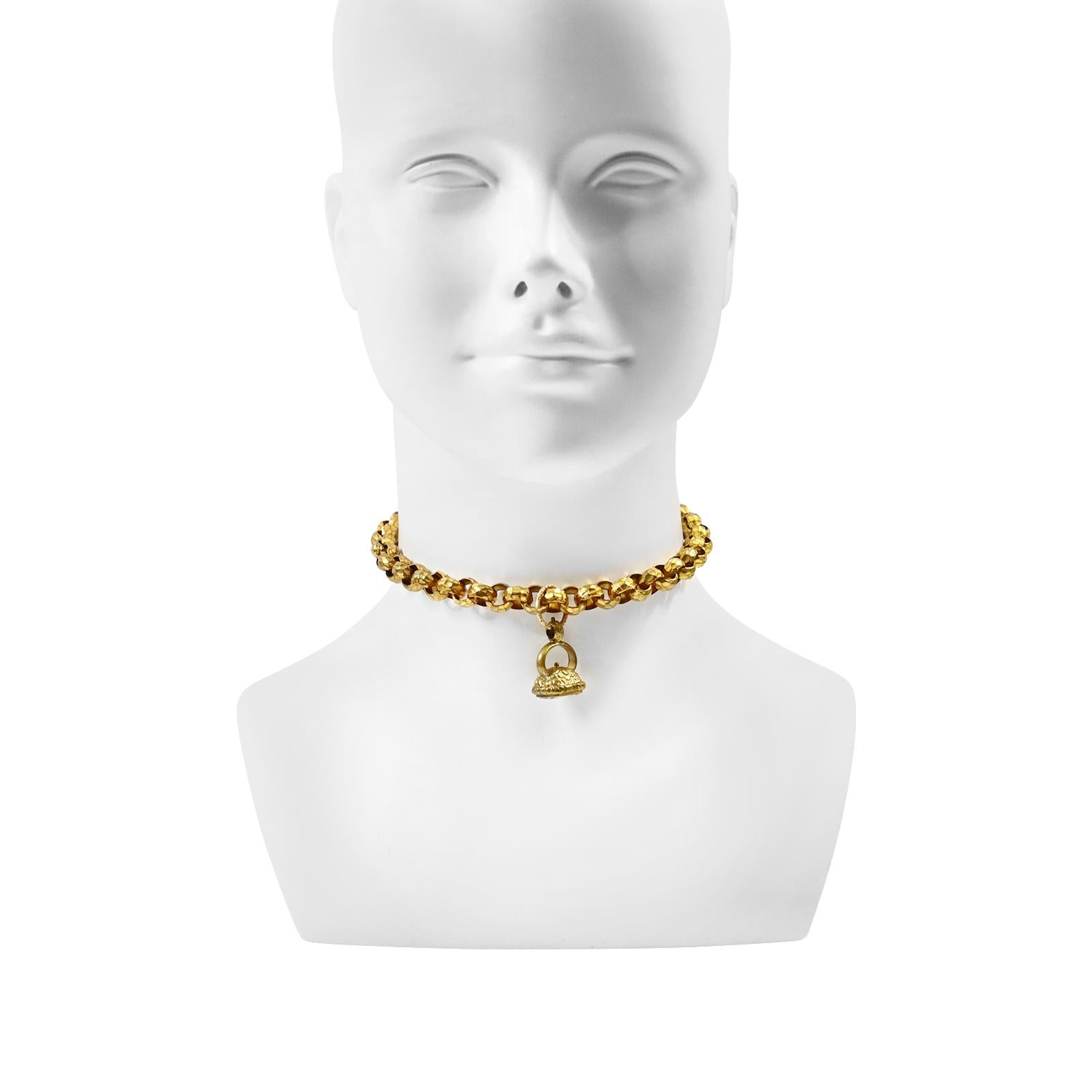 Vintage Hammered Gold Tone Round Link Choker with Victorian Fob Circa 1900s In Good Condition For Sale In New York, NY