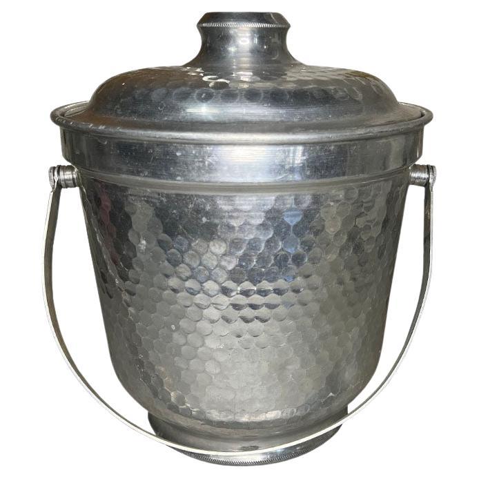Secchiello per ghiaccio o champagne italiano in metallo martellato vintage con coperchio