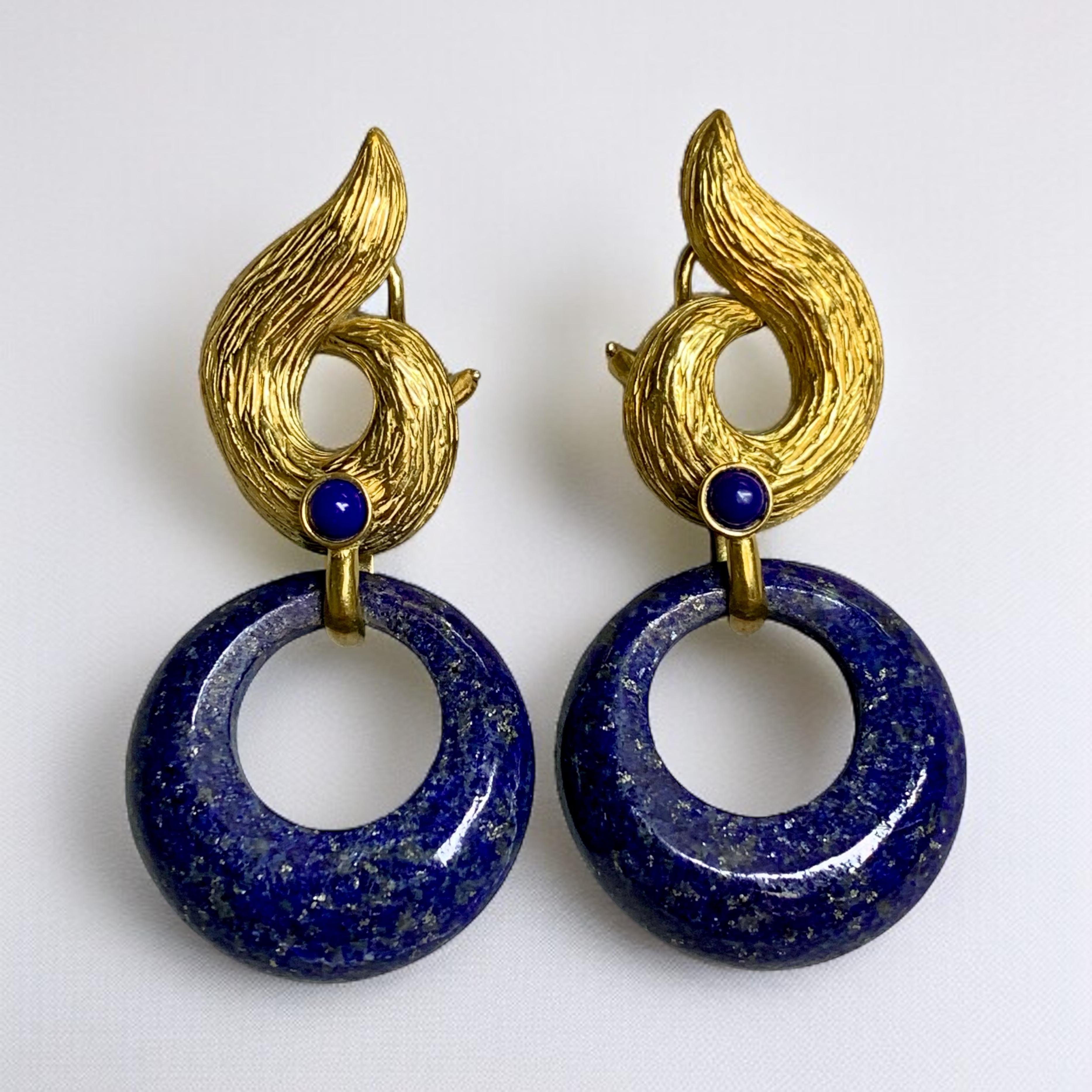 Vintage HAMMERMAN BROS 18K Gelbgold Texturierte Wirbel-Lapislazuli Kreis-Tropfen-Ohrringe (Gewalkt) im Angebot