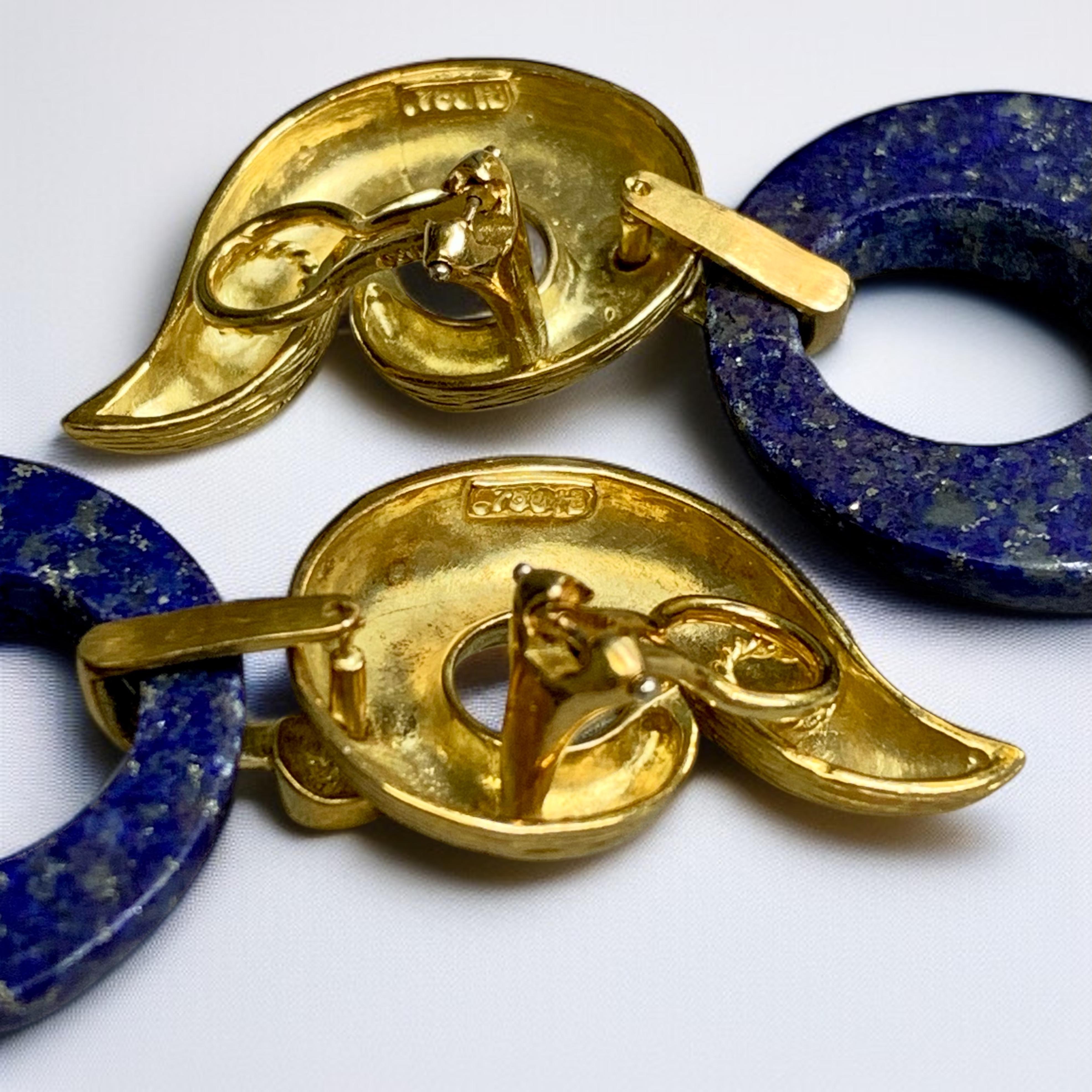 Vintage HAMMERMAN BROS 18K Gelbgold Texturierte Wirbel-Lapislazuli Kreis-Tropfen-Ohrringe für Damen oder Herren im Angebot