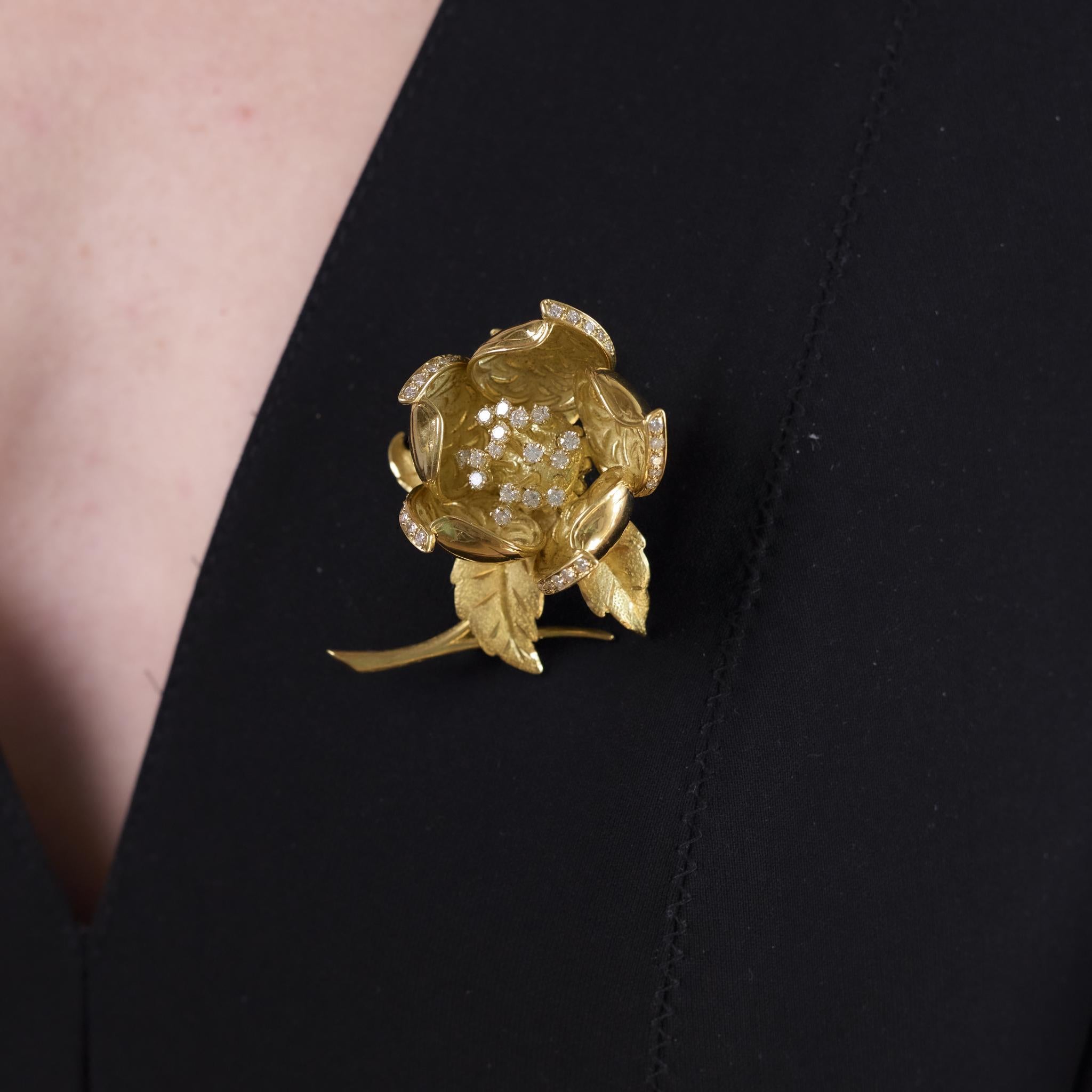 Vintage Hammerman Brothers 1.40 carat diamond 18k yellow gold rose brooch In Good Condition For Sale In Beverly Hills, CA