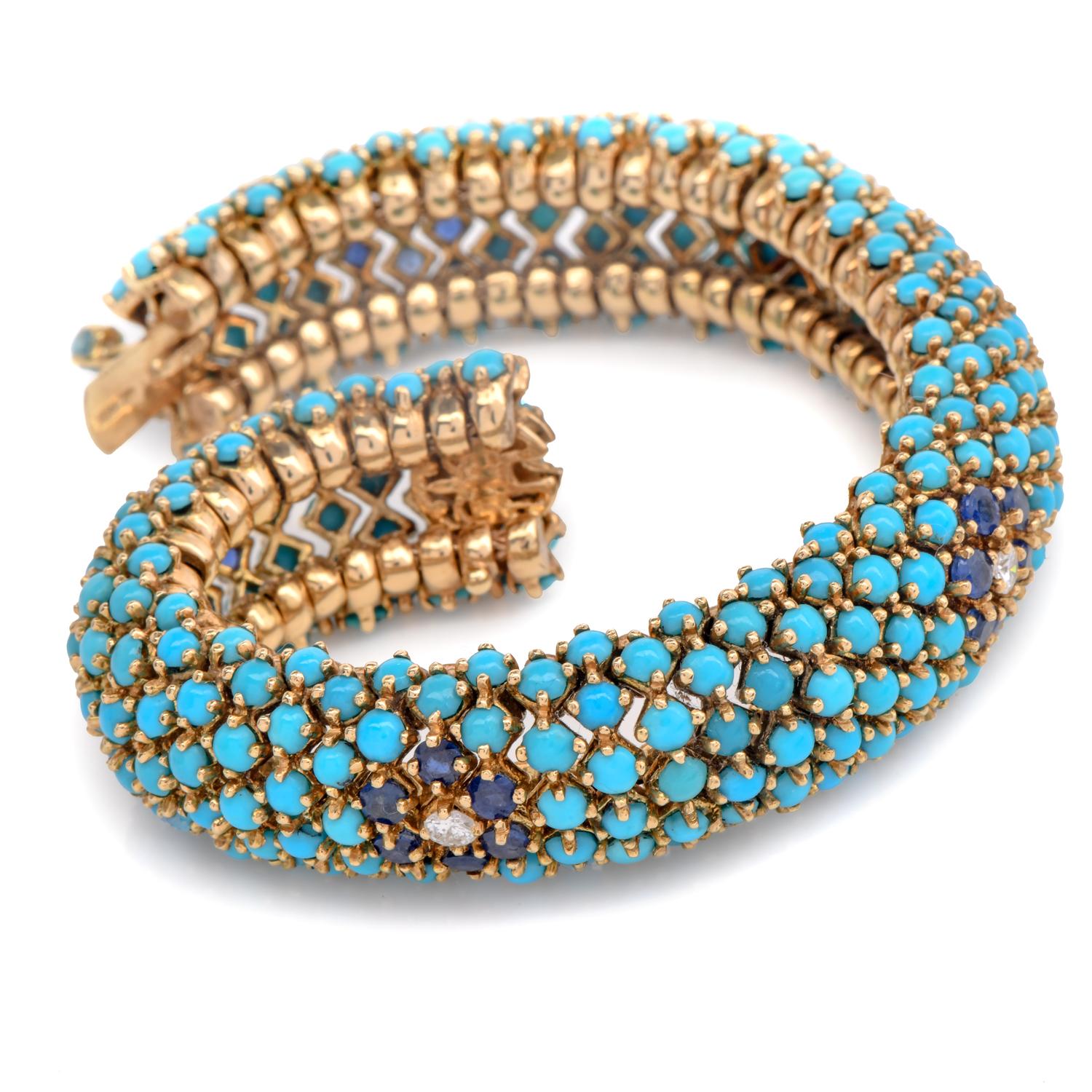 Diese exquisite  Das 1960er Snake Wrap Armband von Hammerman Brothers präsentiert zeitlose Handwerkskunst in 18 Karat Gelbgold.

Dieses trendige, flexible Vintage Snake-Armband wurde sorgfältig mit einem Push-Box-Verschluss und einem