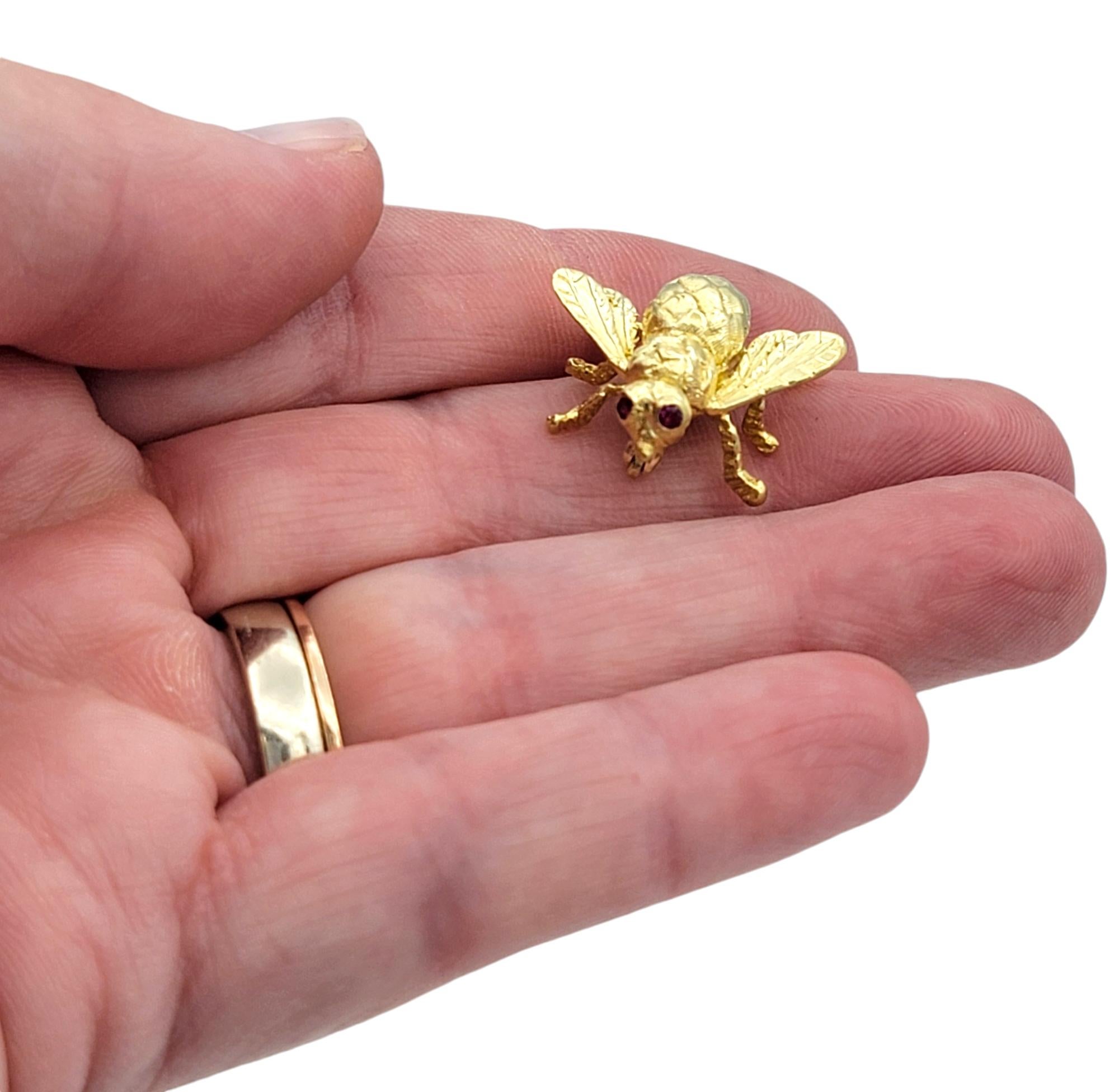 Vintage Hammerman Brothers Fly Brooch with Ruby Eyes in 18 Karat Yellow Gold For Sale 3
