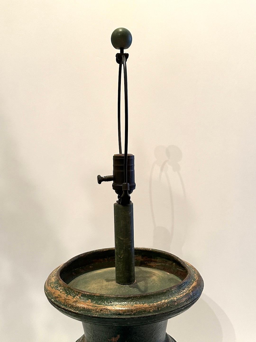 20ième siècle Lampe en métal vintage de style Han en vente