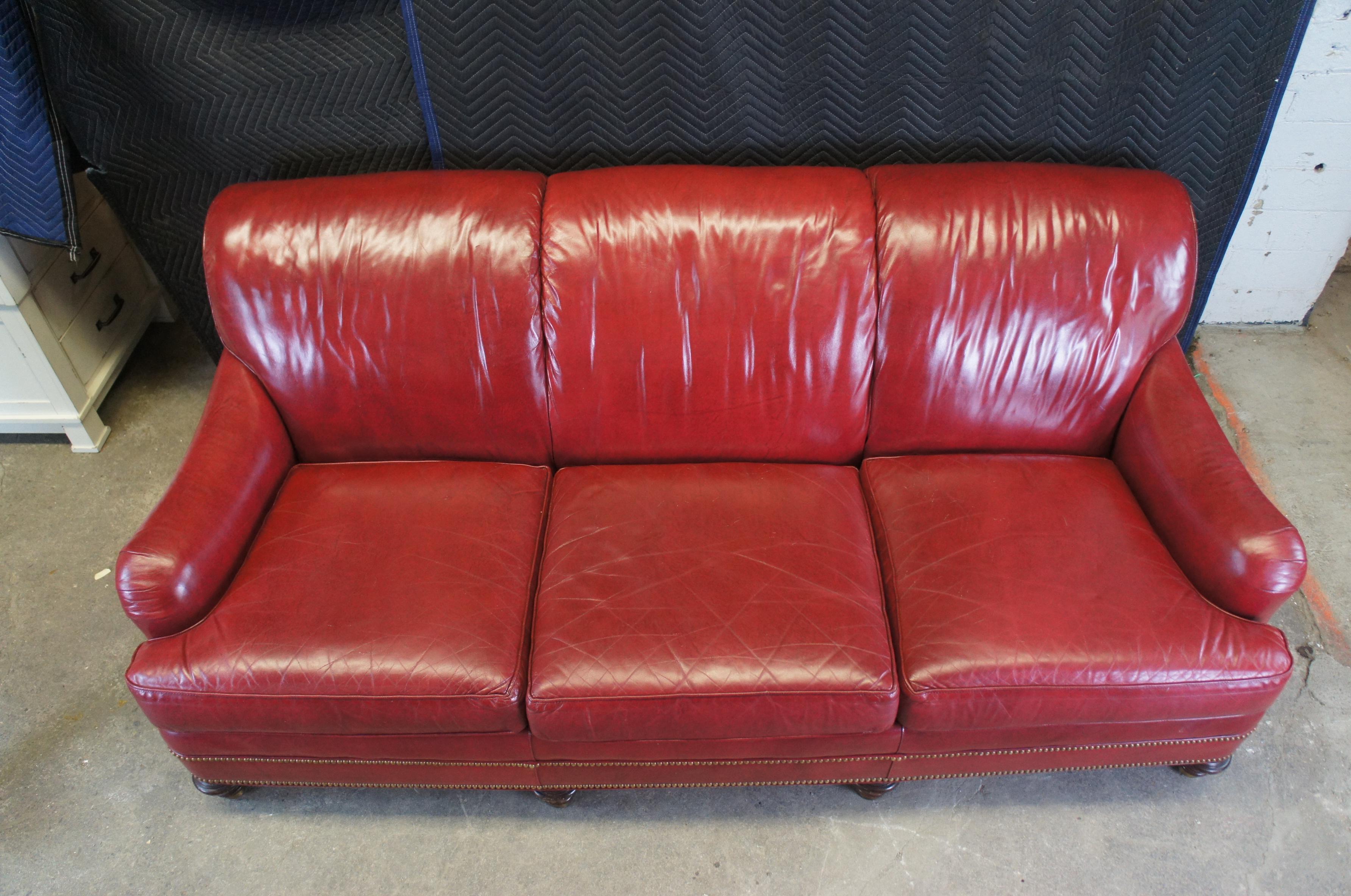 Vintage Hancock & Moore English Style Red Leather Slope Arm 3 Seater Sofa Couch In Good Condition In Dayton, OH