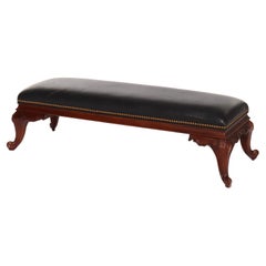 Sgabello vintage Hancock & Moore in stile Luigi XIV in mogano intagliato e pelle nera