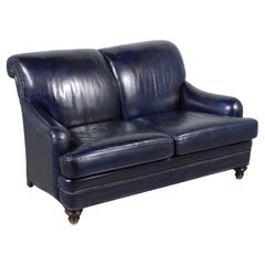 Hancock & Moore Loveseat: Classic English Elegance in marineblauem Leder