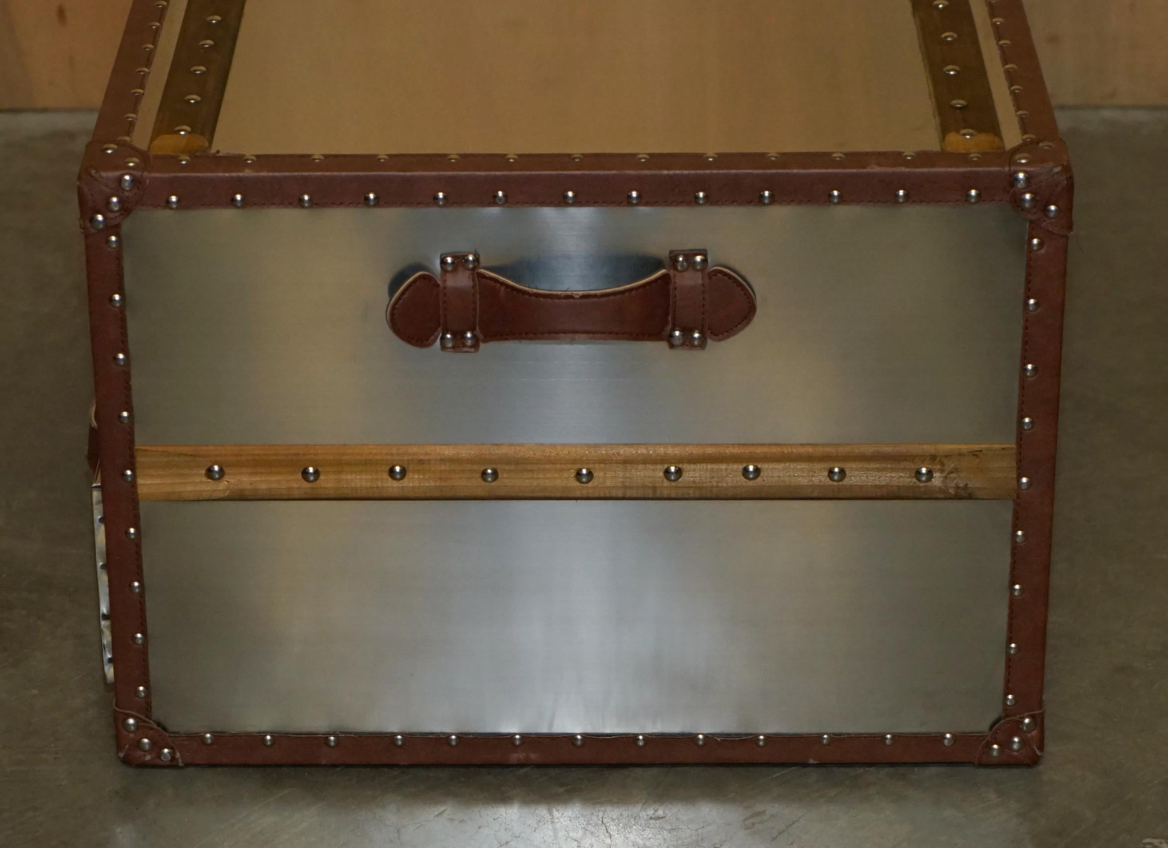 ViNTAGE HAND ALUMINIUM & BROWN LEATHER AVIATOR COFFEE TABLE STORAGE TRUNK CHEST For Sale 5