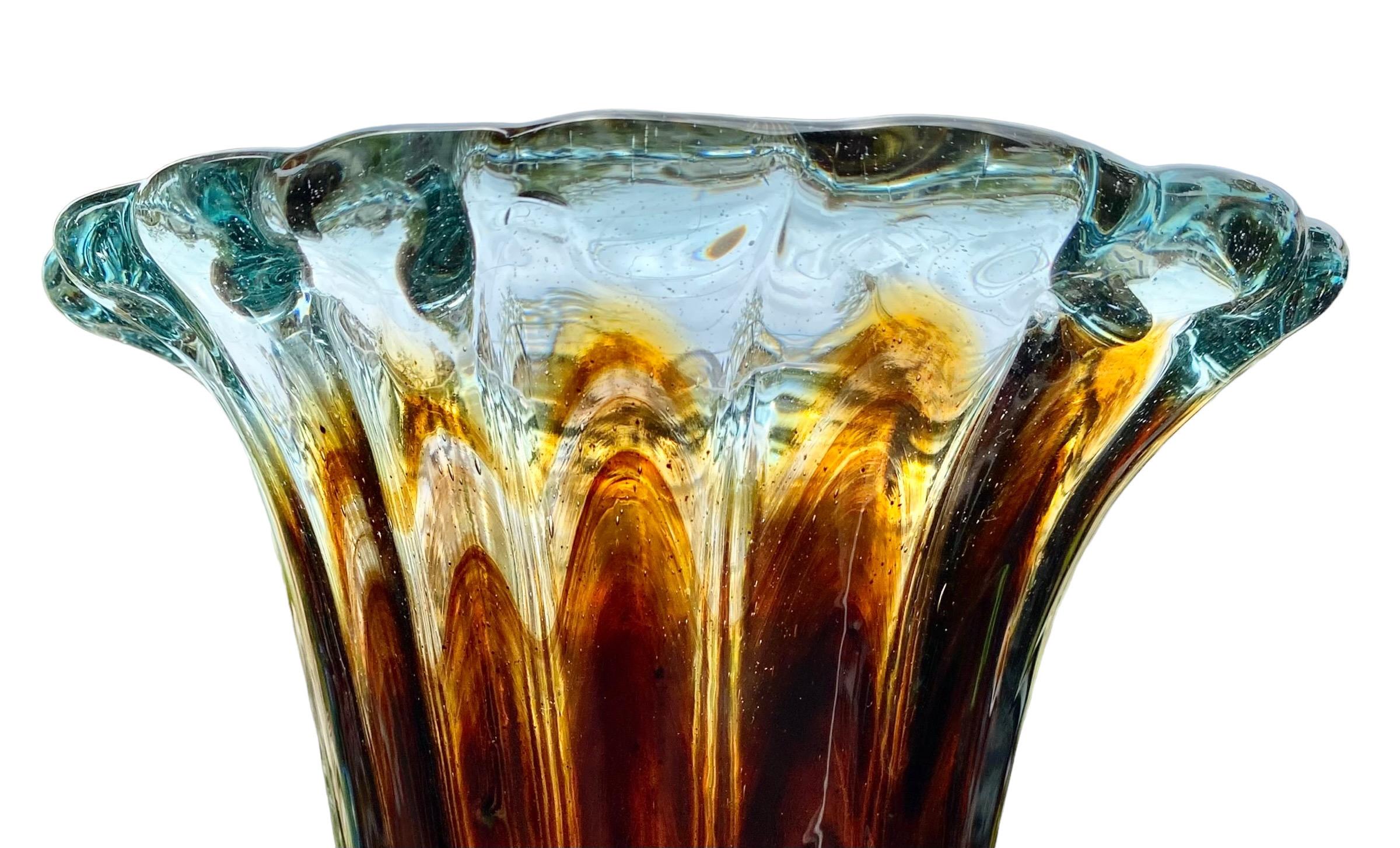 Vintage Hand Blown Art Glass Ribbed Flare Vase In Good Condition For Sale In New Orleans, LA