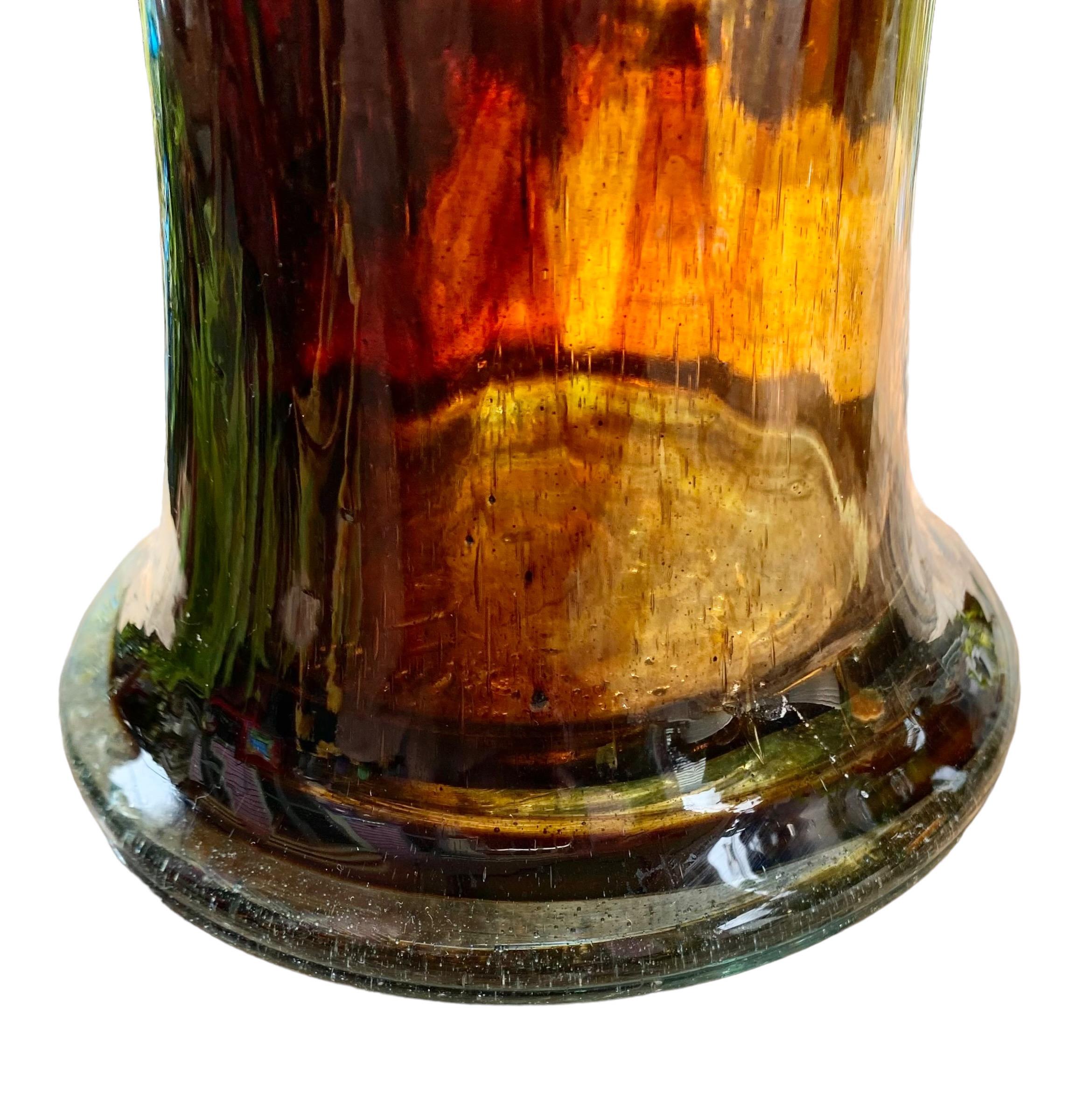 Verre d'art Vase vintage en verre d'art soufflé à la bouche, à bords cannelés et évasés en vente