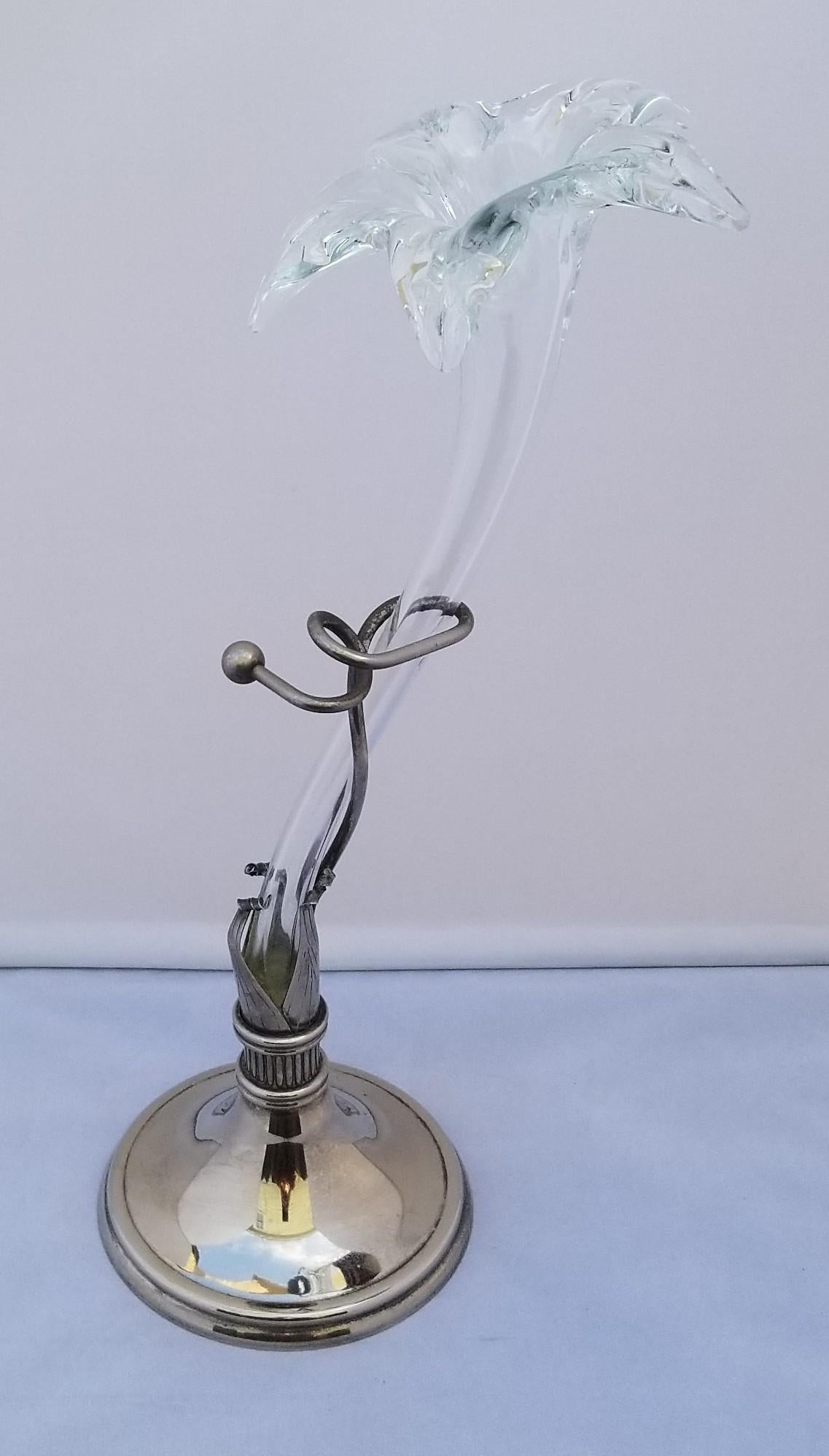 Vintage Hand-Blown Glass Art Nouveau Style Lily Vase In Good Condition For Sale In El Cerrito, CA