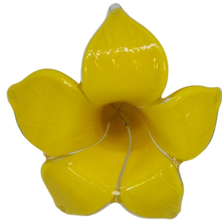 Flor vintage de cristal de Murano soplado a mano Hecho a mano en venta