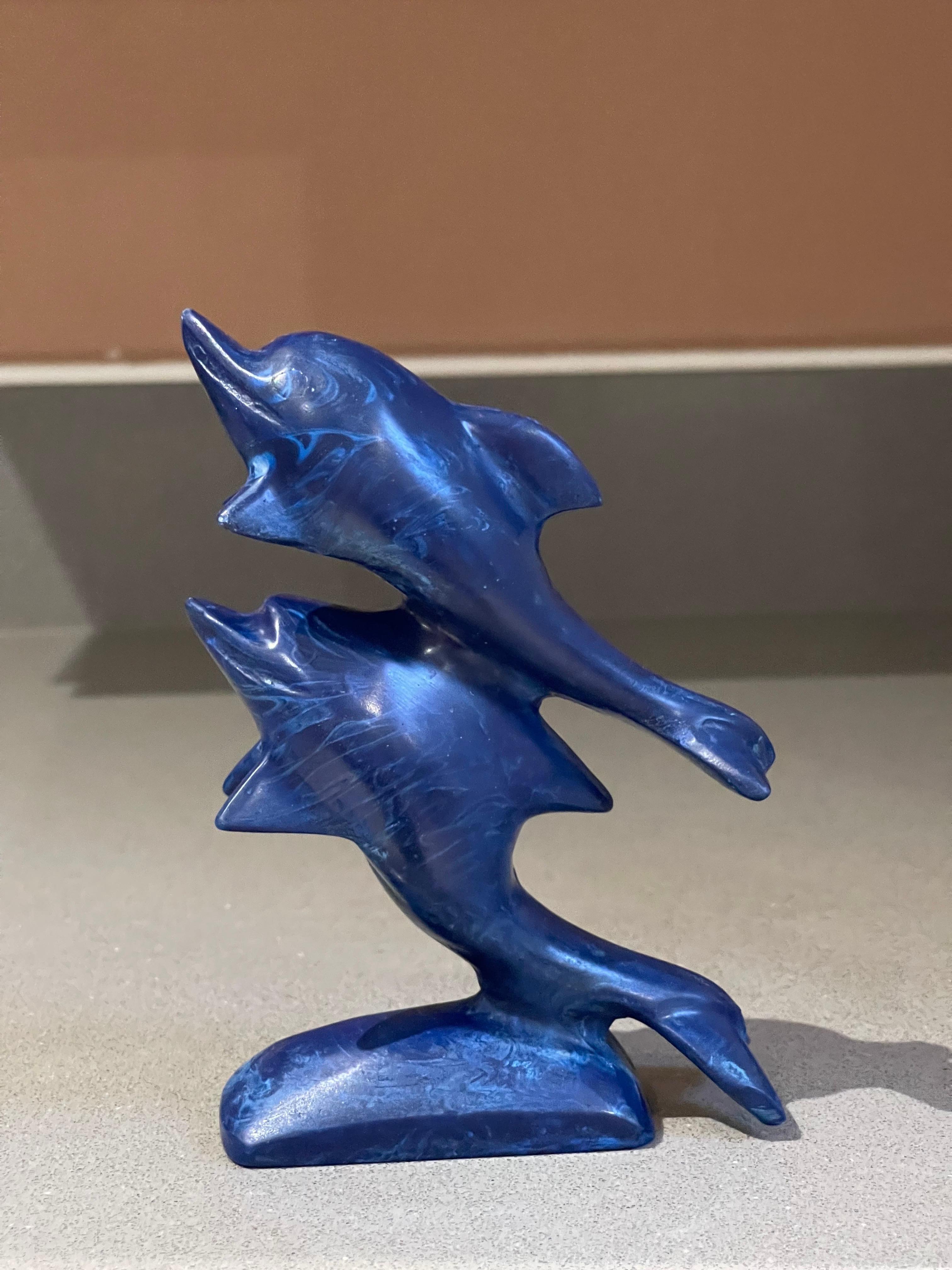 Art Déco Scultura d'epoca scolpita a mano Delfino africano in pietra di marmo blu in vendita