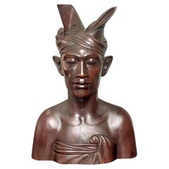Busto di donna indonesiano vintage intagliato a mano del 1930