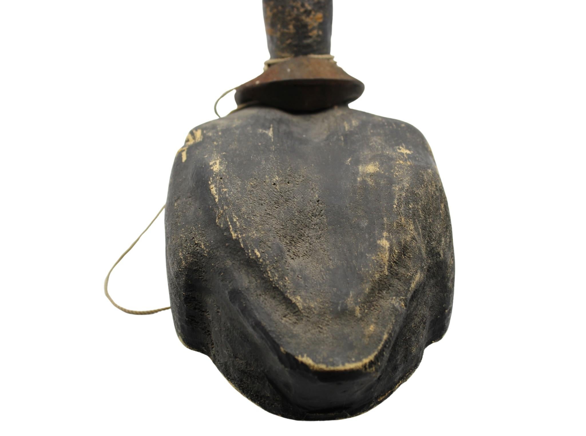 20ième siècle Appelant vintage en canard noir sculpté et peint à la main en vente