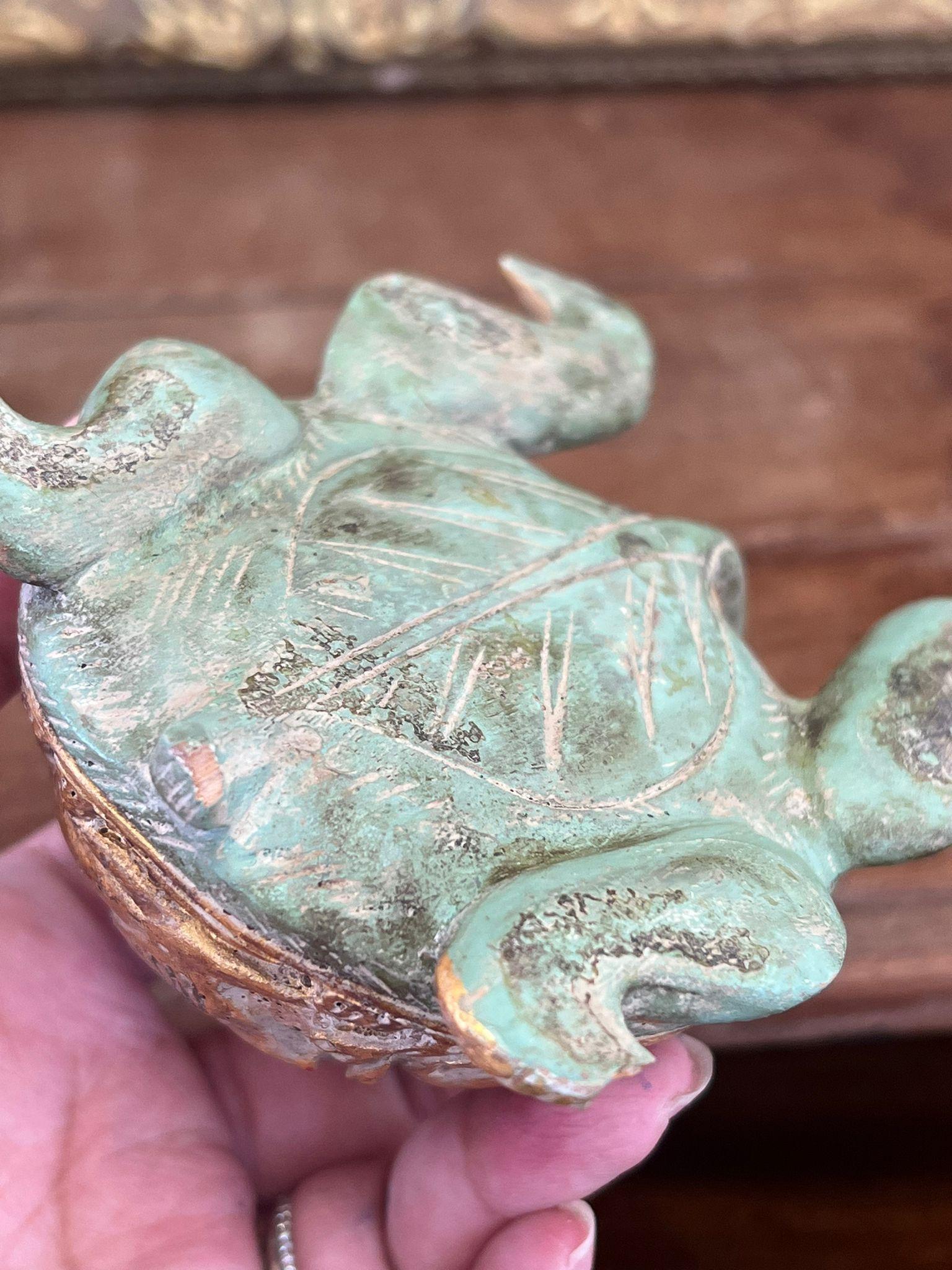 Figurina di tartaruga in legno vintage intagliata e dipinta a mano. in vendita 5