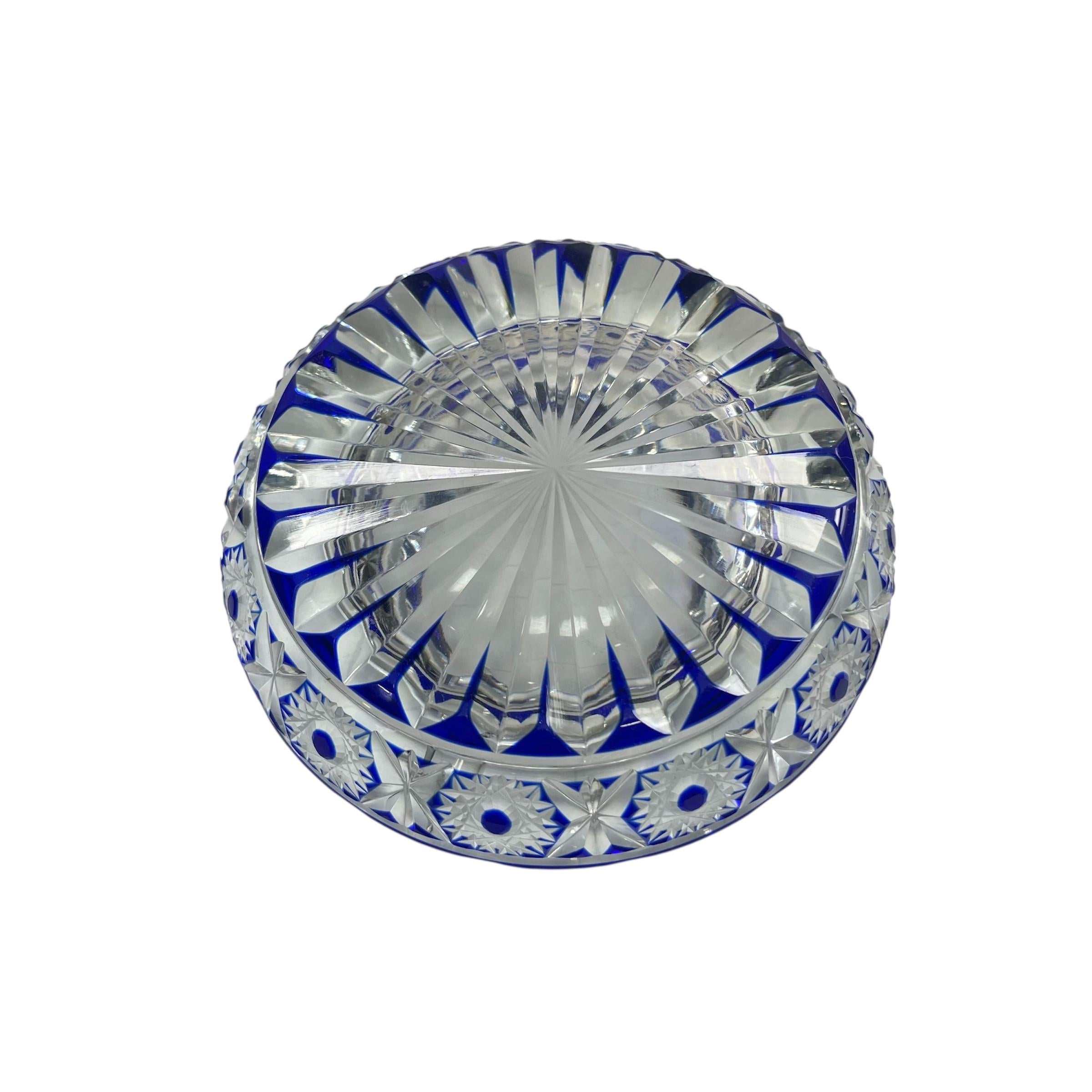 Vintage Hand Carved Blue Crystal Ashtray In Good Condition For Sale In Ciudad Autónoma Buenos Aires, AR