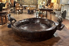 Bol décoratif vintage en châtaignier sculpté à la main avec poignées et décor d'oiseaux en fer