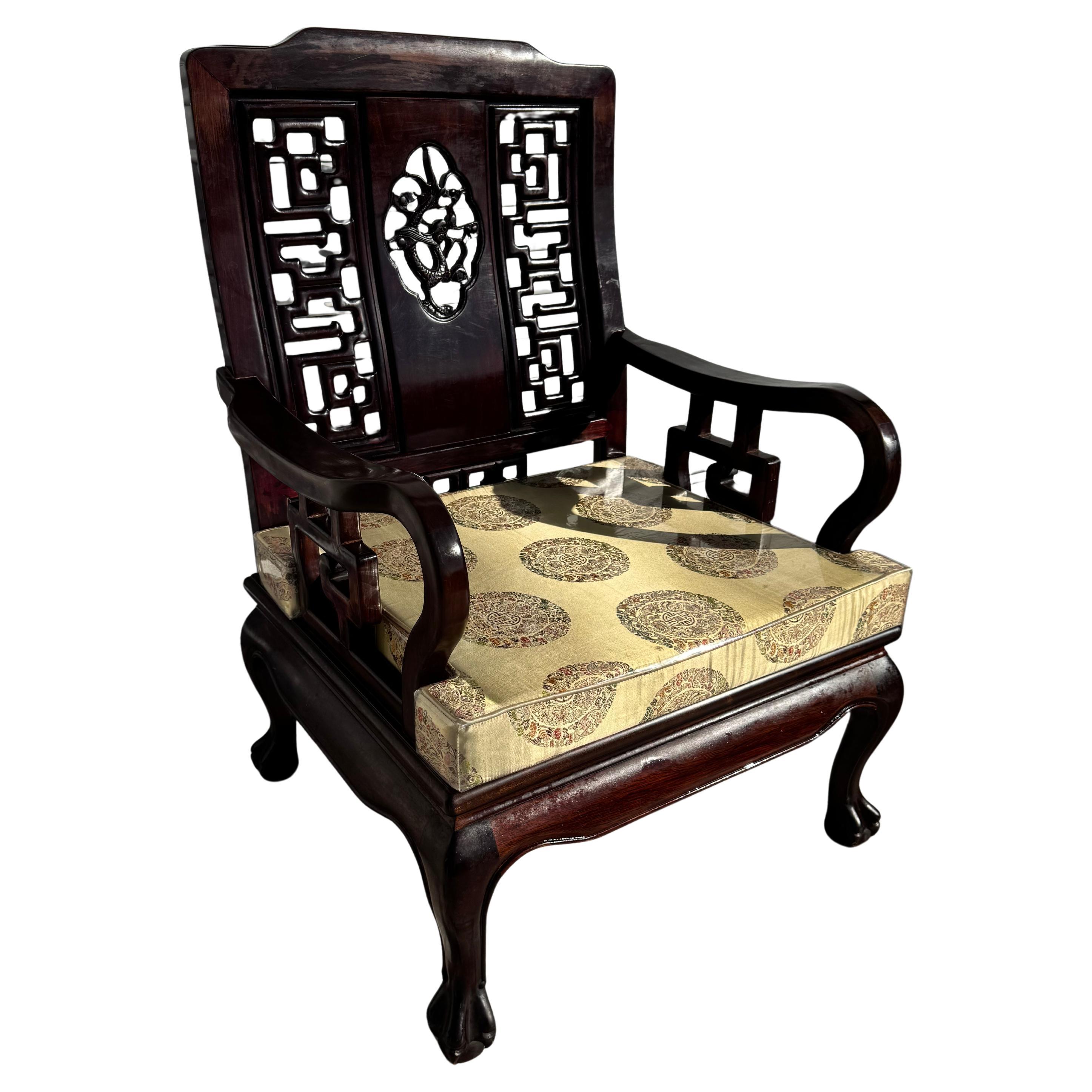 Vintage Chaise longue en bois de rose massif Chippendale chinois sculpté à la main en vente