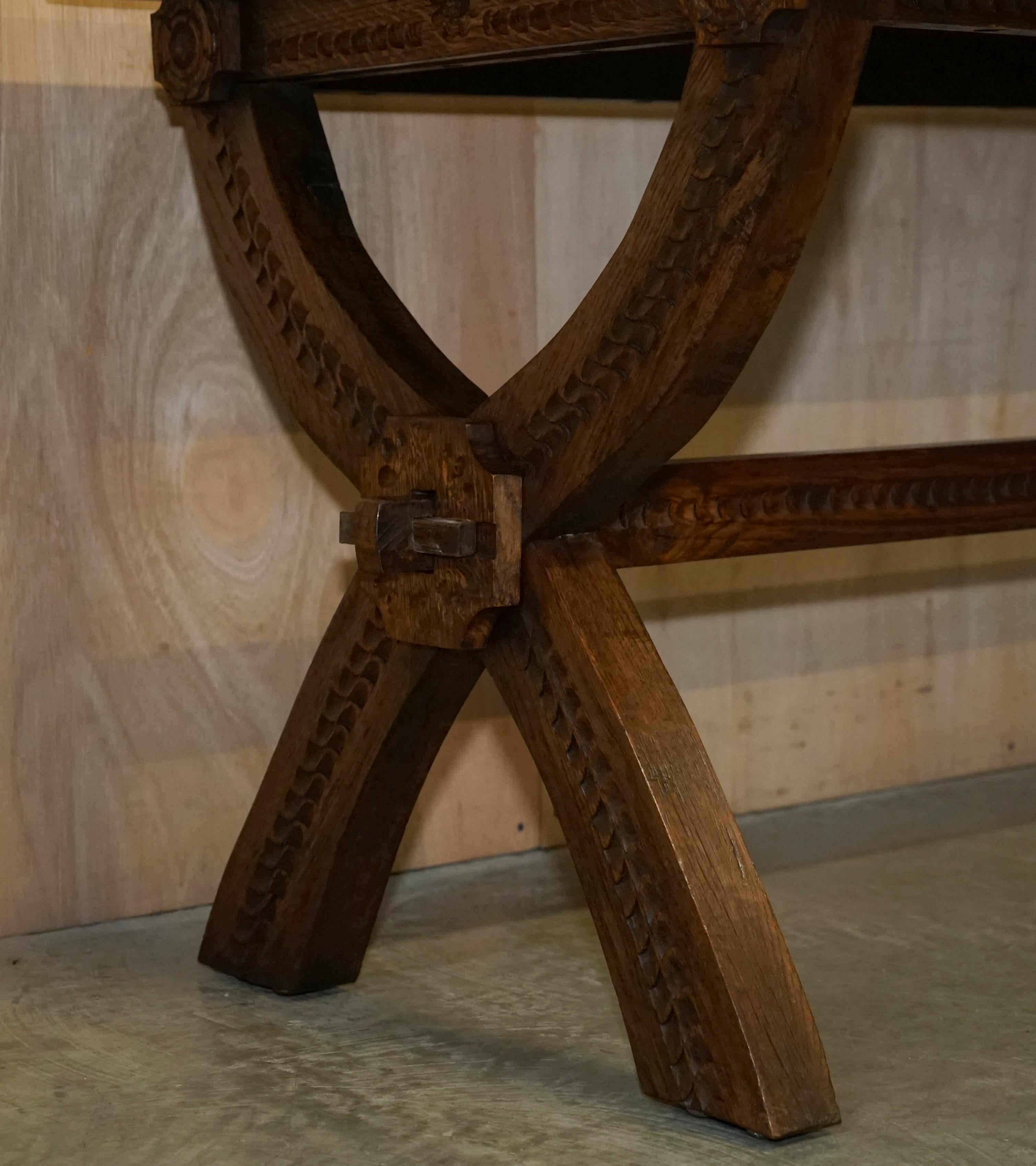 Chêne TABLE À MANGER TRESTLE ENGLiSH OAK JACOBEAN STYLE VINTAGE FABRIQUÉ À LA MAIN, ANNÉES 1950 en vente