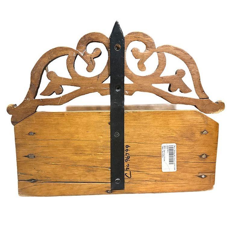 Legno Vintage Edwardian intagliato a mano, cassetta postale da parete in legno con stella in vendita