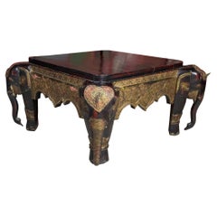 Tabouret ou table basse vintage à pied sculpté à la main