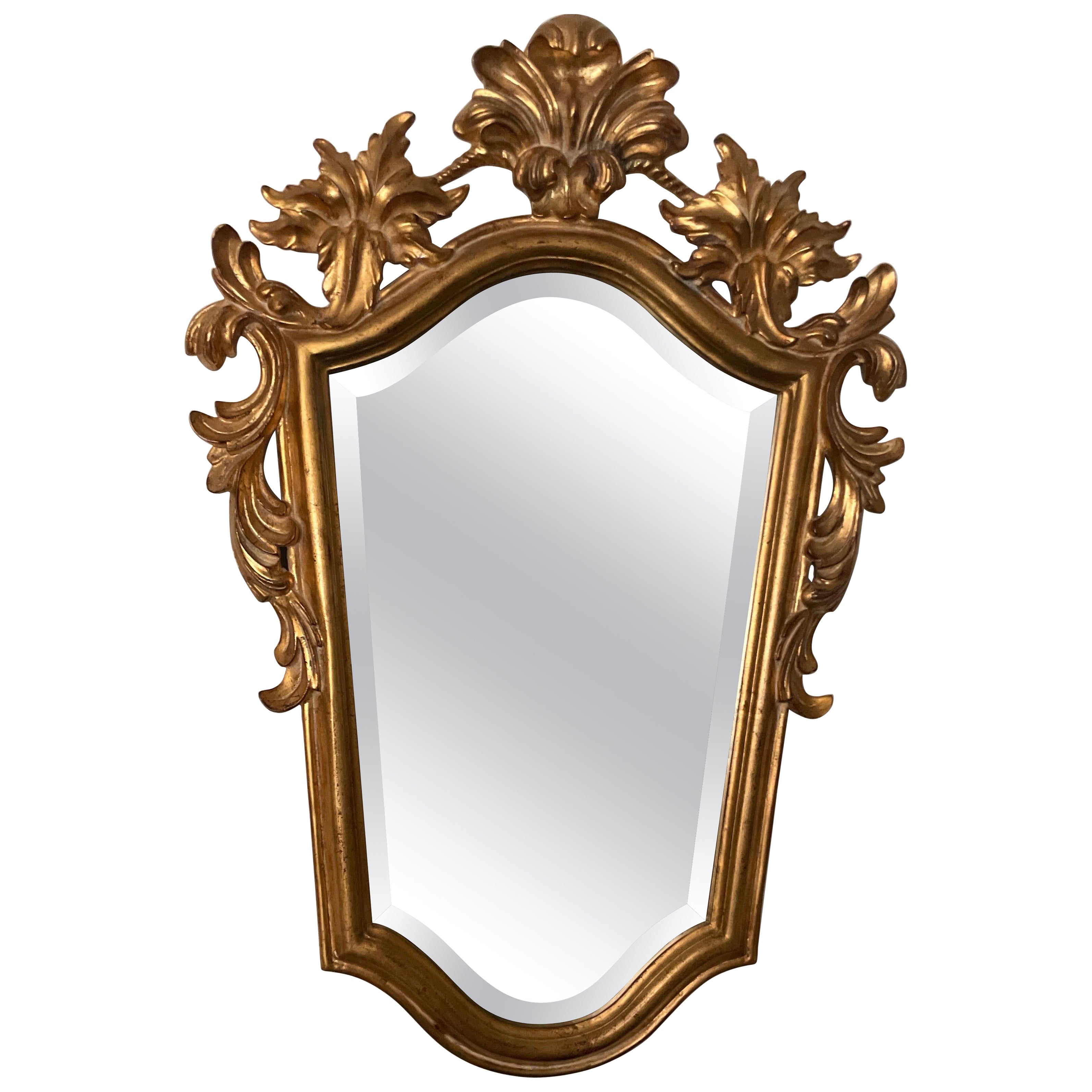 Handgeschnitzter und vergoldeter Vintage-Spiegel von Dauphine Mirror Co. im Angebot