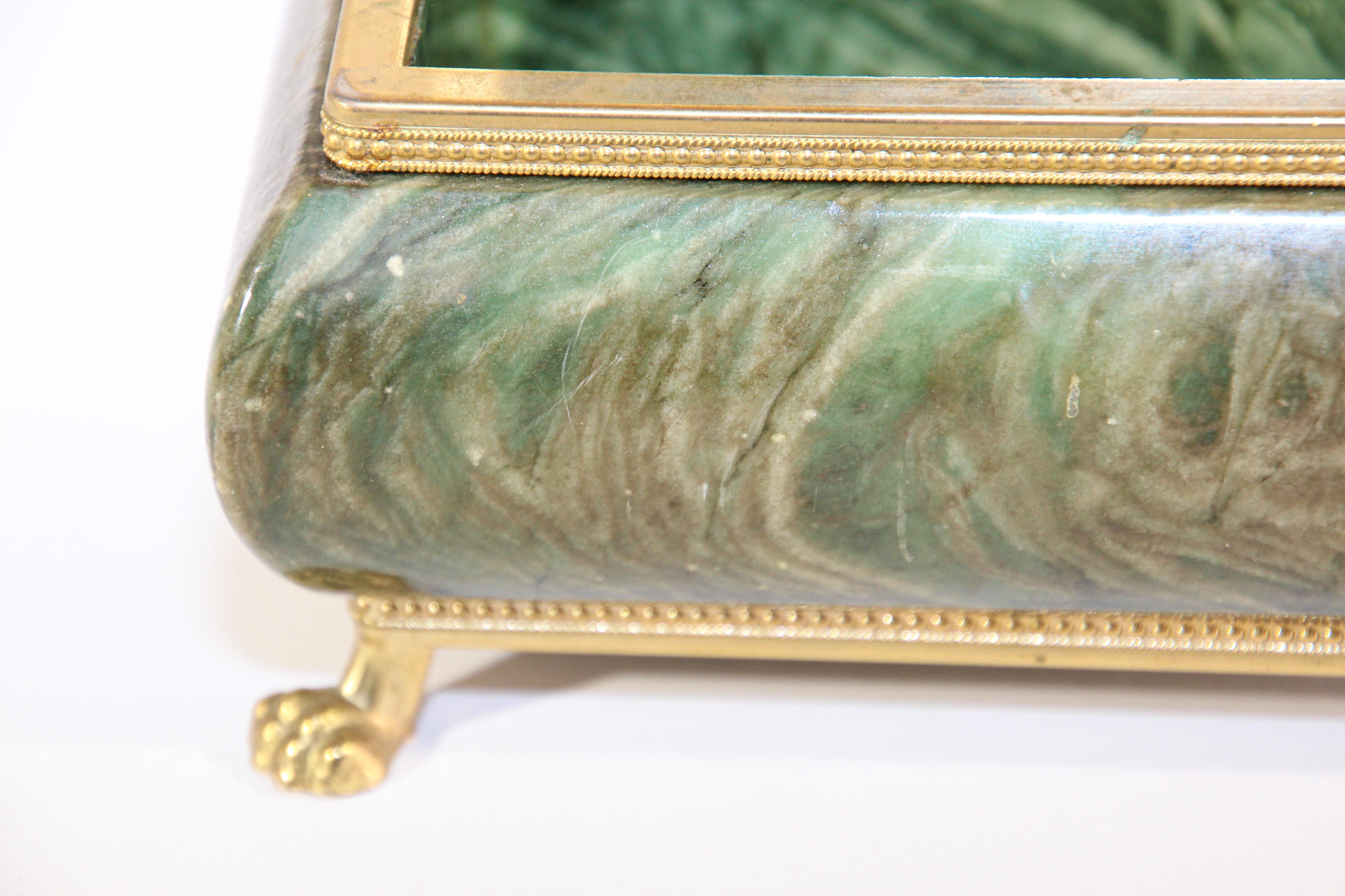 Vintage Hand-Carved Green Italian Alabaster Box with Brass Claw Feet In Good Condition In North Hollywood, CA