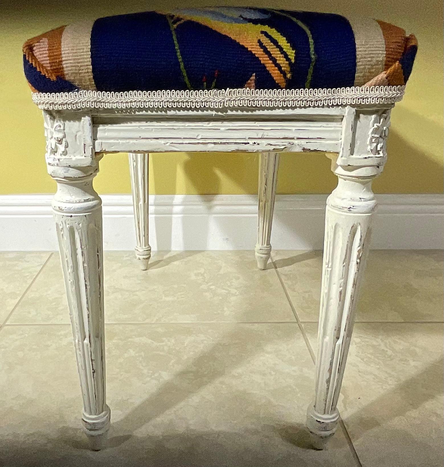 Taburete Tapiz Vintage Tallado a Mano en venta 4