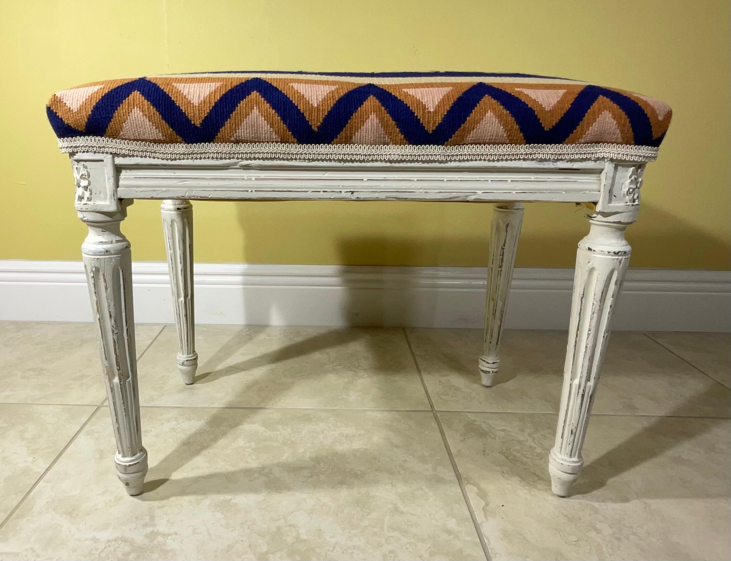 Taburete Tapiz Vintage Tallado a Mano en venta 2