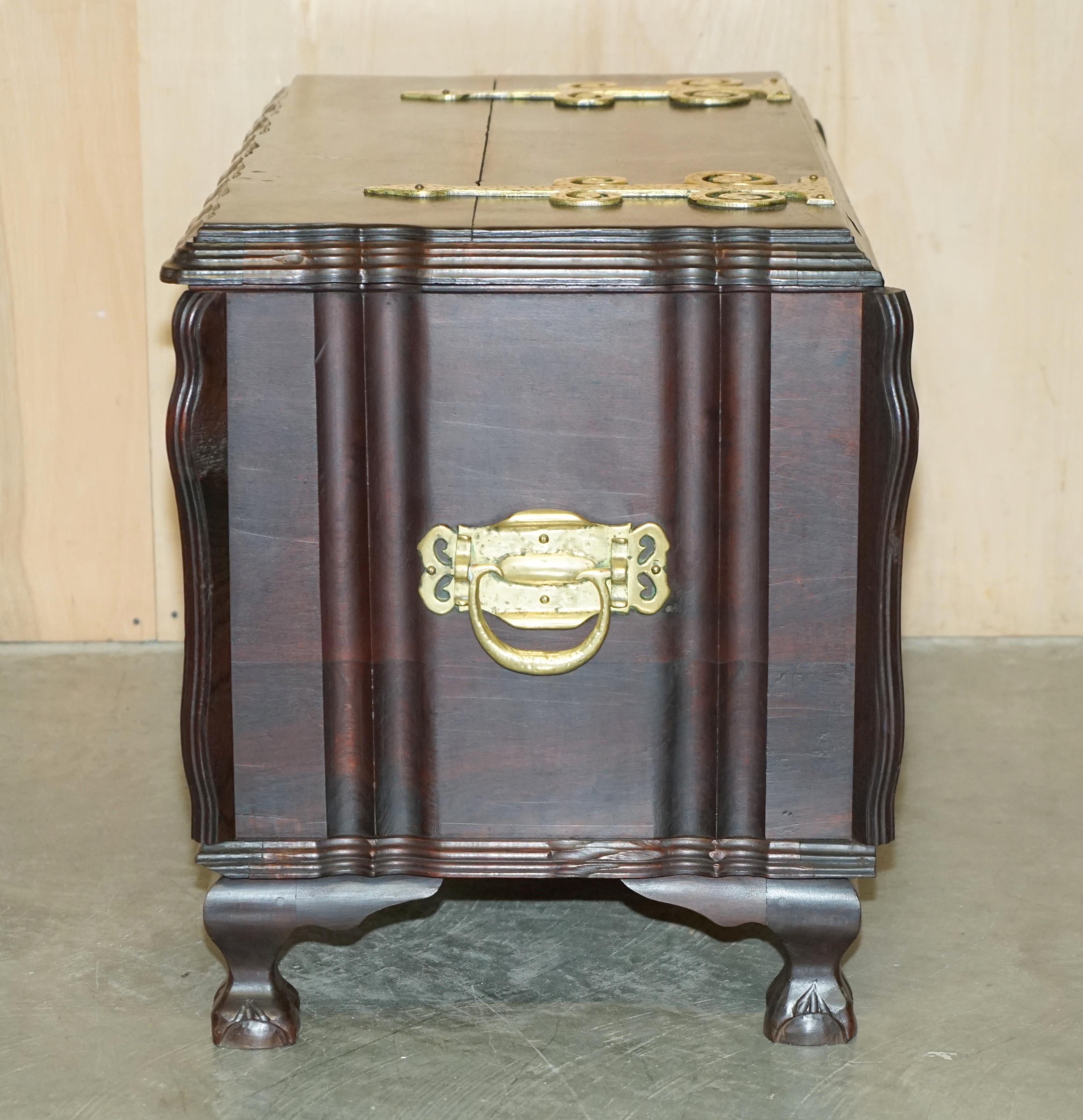 ViNTAGE HAND CARved HARDWOOD TRUNK OR CHEST WITH ORNATE OVERSIZED BRASS FITTINGS im Angebot 8