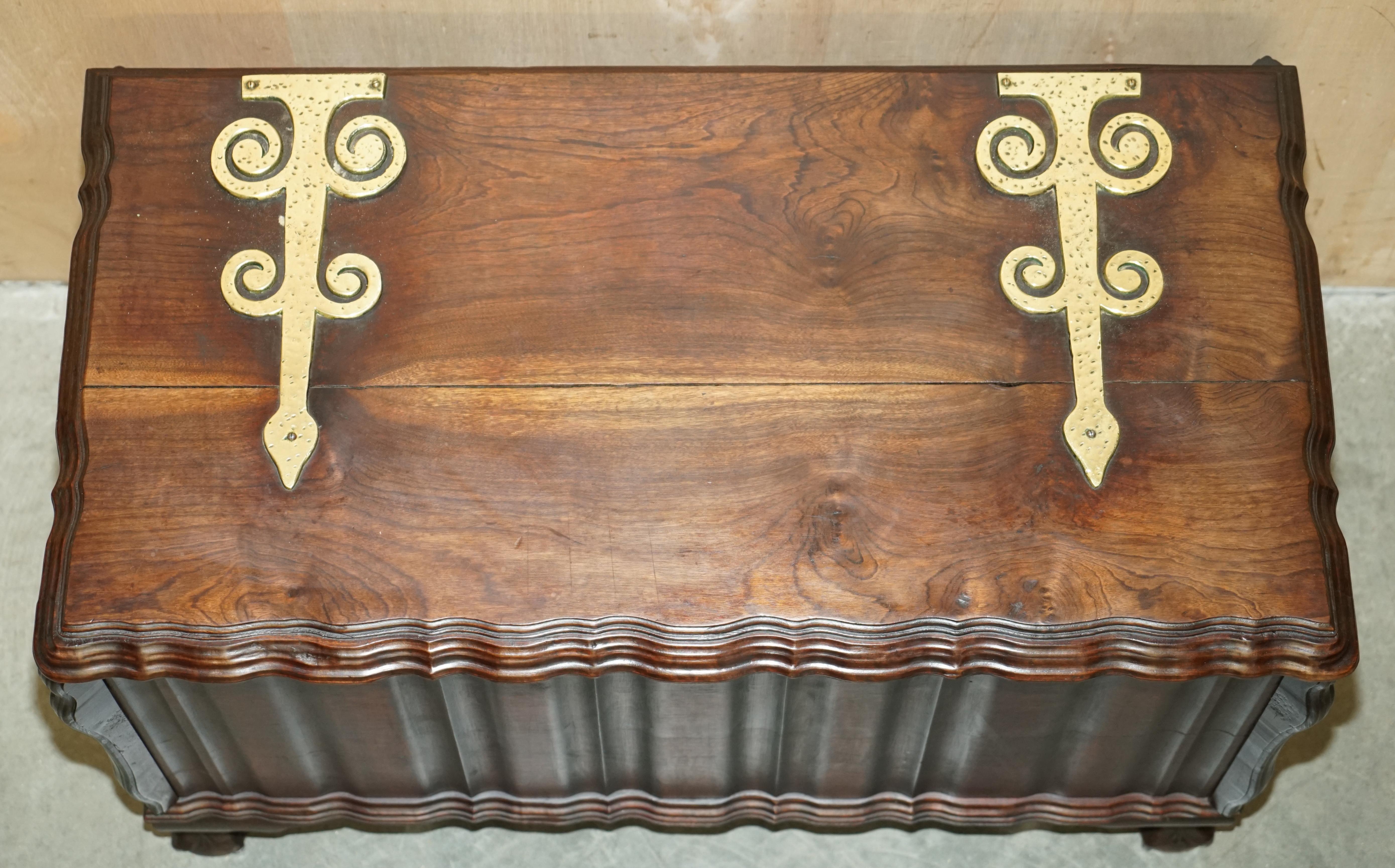 ViNTAGE HAND CARved HARDWOOD TRUNK OR CHEST WITH ORNATE OVERSIZED BRASS FITTINGS im Angebot 1