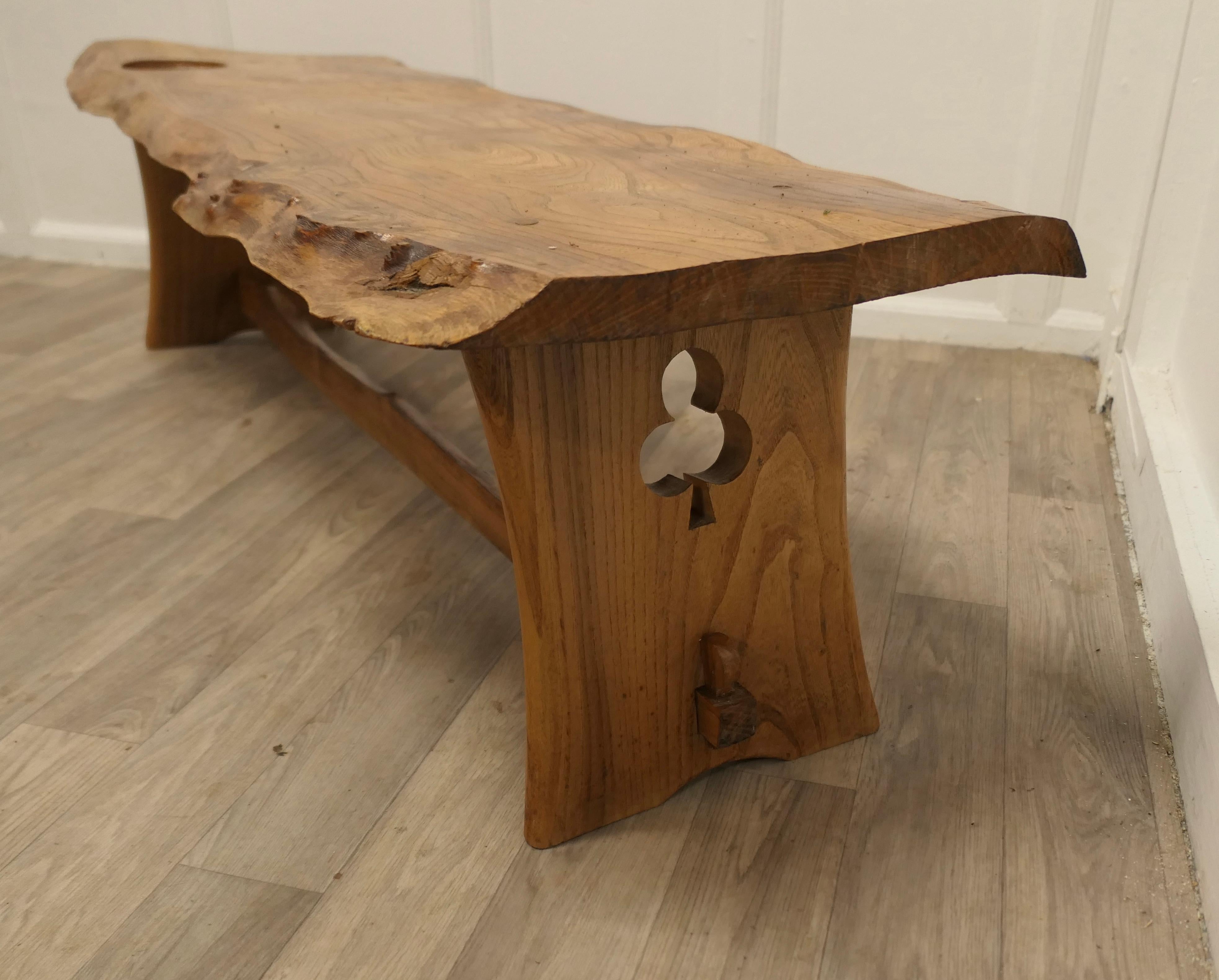 Milieu du XXe siècle Table à café vintage en orme massif sculpté à la main en vente