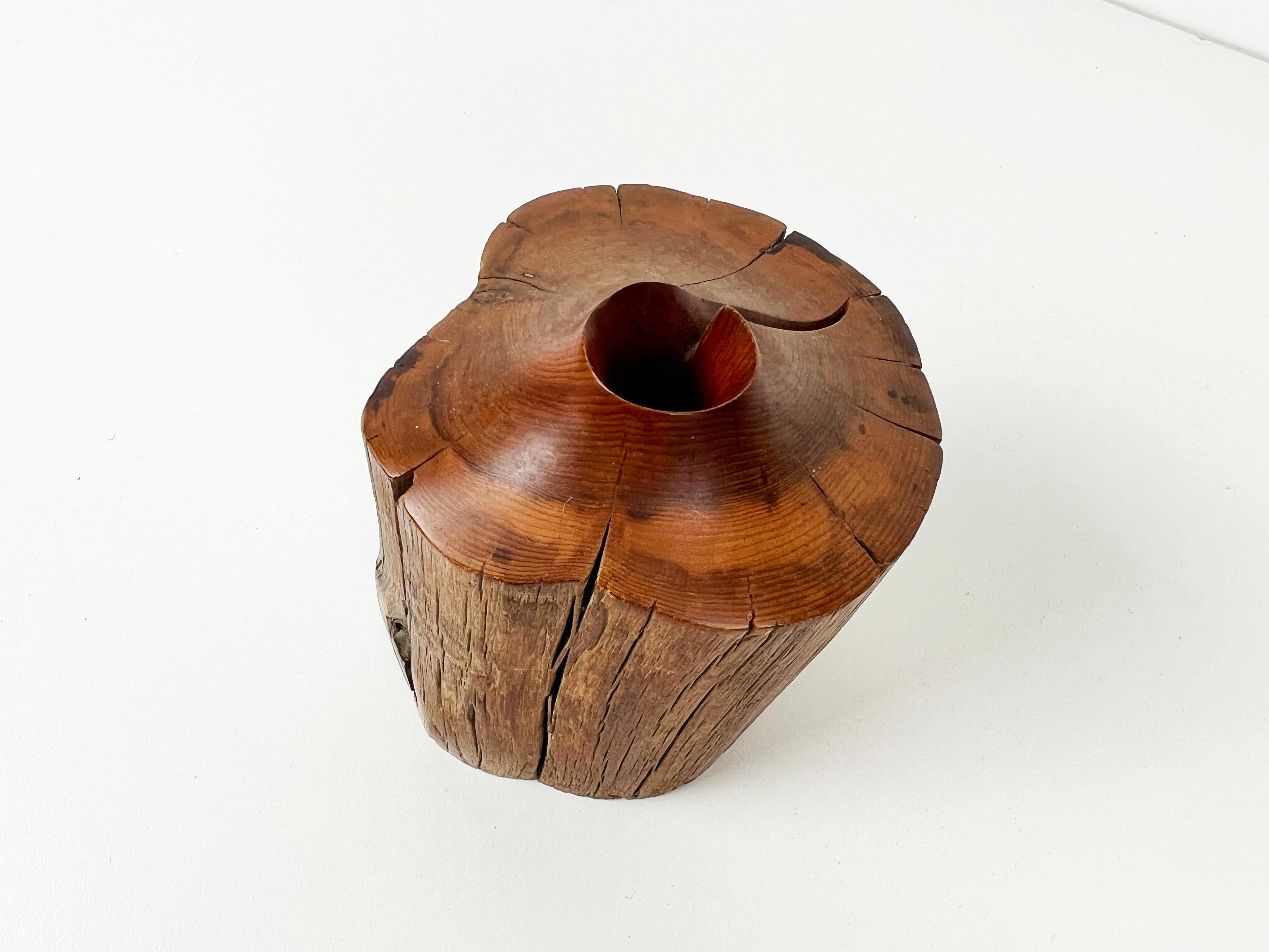 Vintage Hand Carved Live Edge Teak Wood Budvase In Good Condition For Sale In Fort Lauderdale, FL