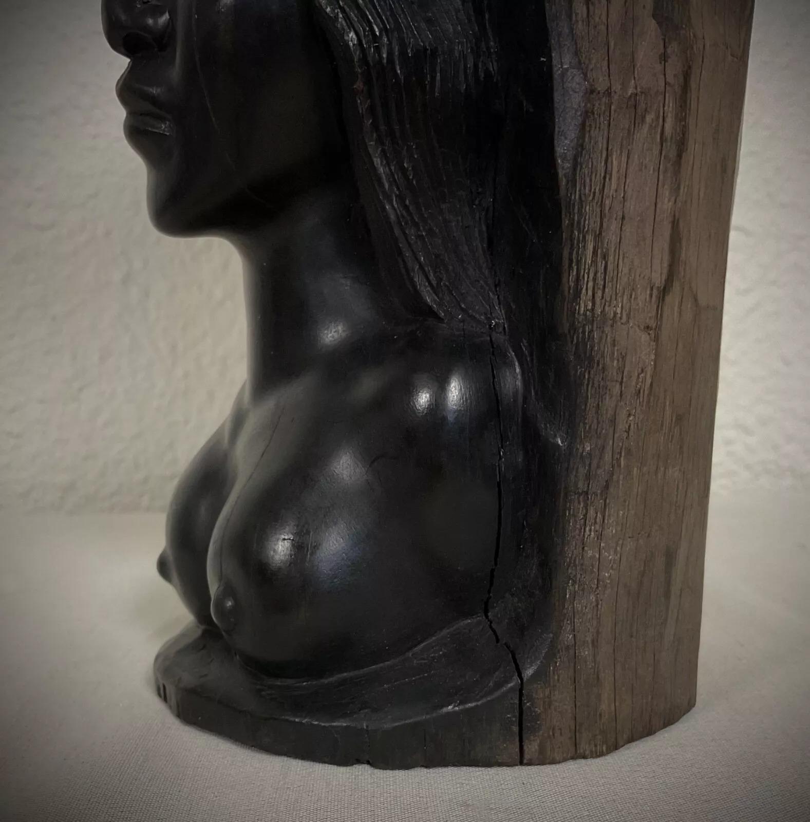 Escultura vintage de madera de ébano malgache tallada a mano - Figura femenina desnuda - 2Y418 Ébano en venta