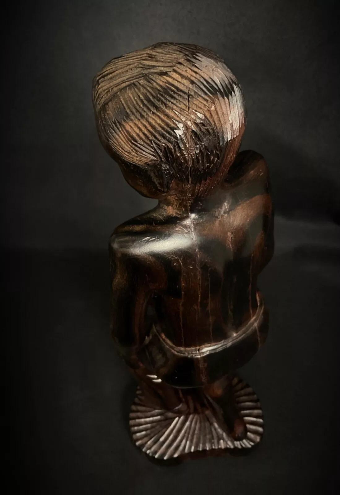 Handgeschnitzte Skulptur aus madagassischem Palisanderholz - 1950er Jahre - 34,5 cm - 2Y407 (Mitte des 20. Jahrhunderts) im Angebot