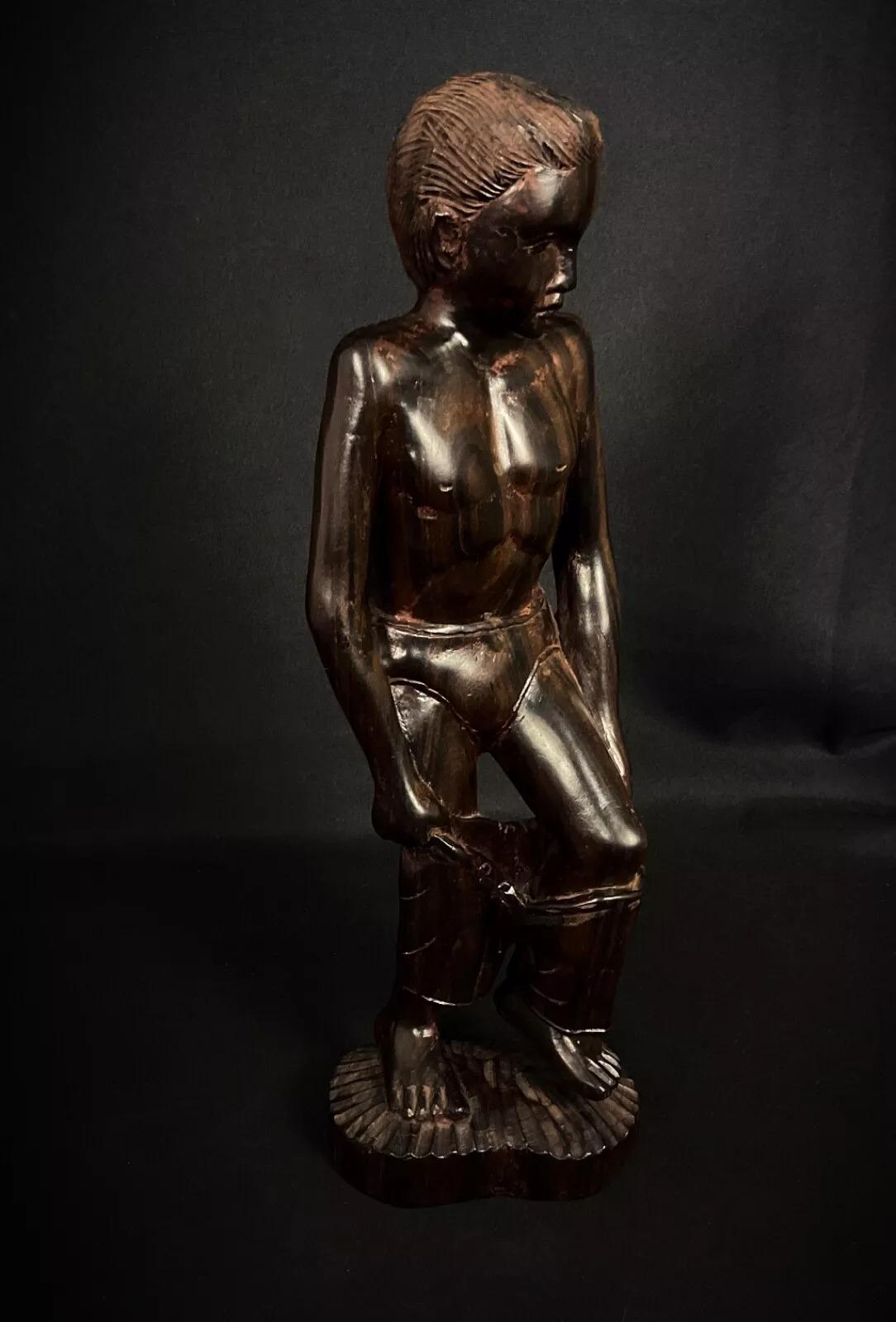 Handgeschnitzte Skulptur aus madagassischem Palisanderholz - 1950er Jahre - 34,5 cm - 2Y407 (Rosenholz) im Angebot