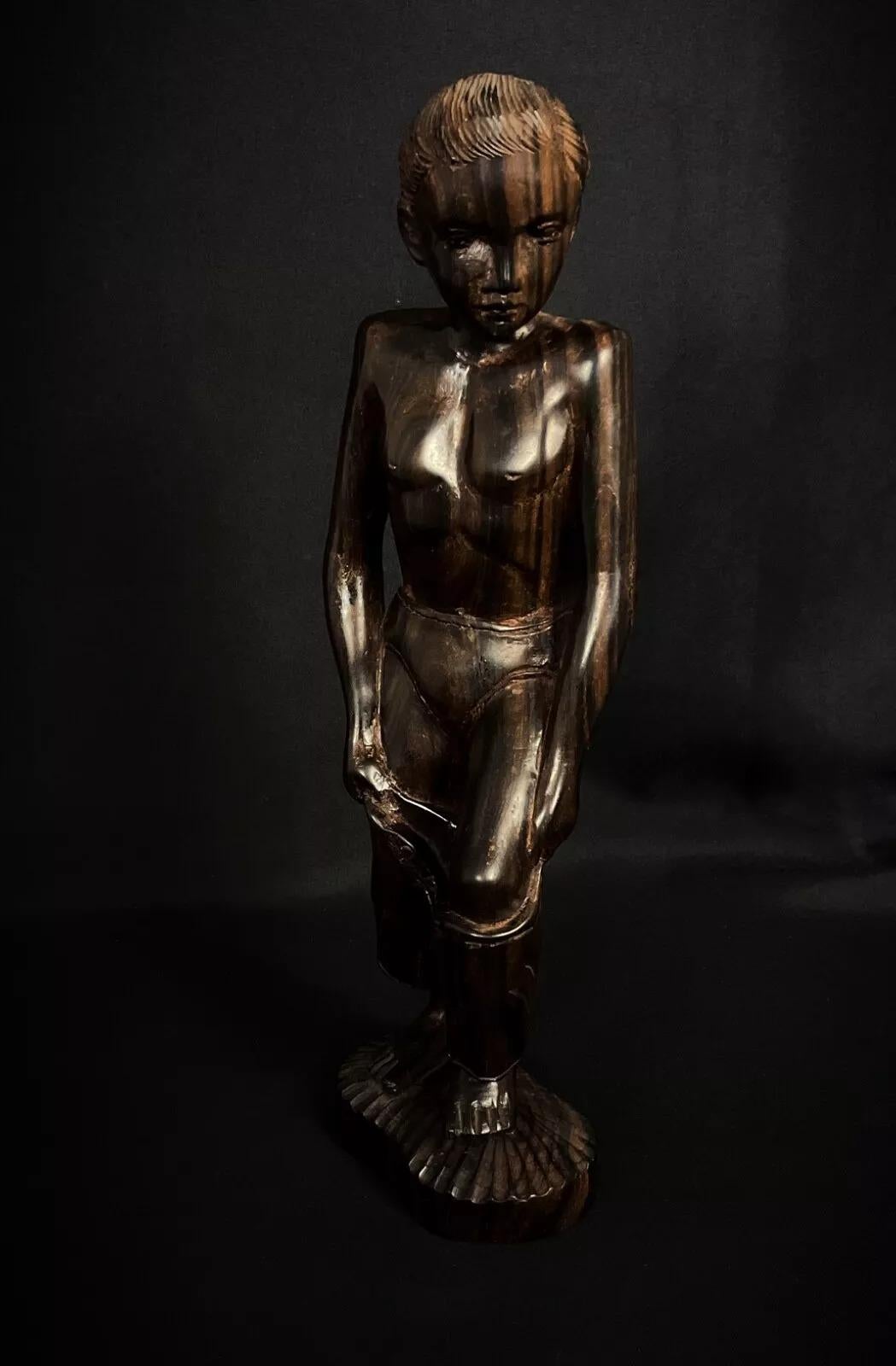 Handgeschnitzte Skulptur aus madagassischem Palisanderholz - 1950er Jahre - 34,5 cm - 2Y407 im Angebot 2