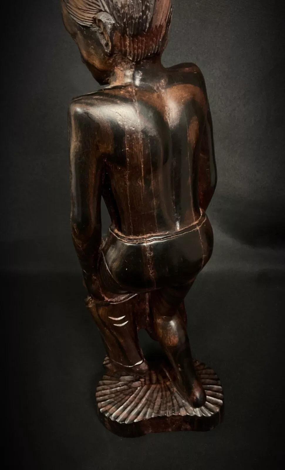 Handgeschnitzte Skulptur aus madagassischem Palisanderholz - 1950er Jahre - 34,5 cm - 2Y407 im Angebot 4