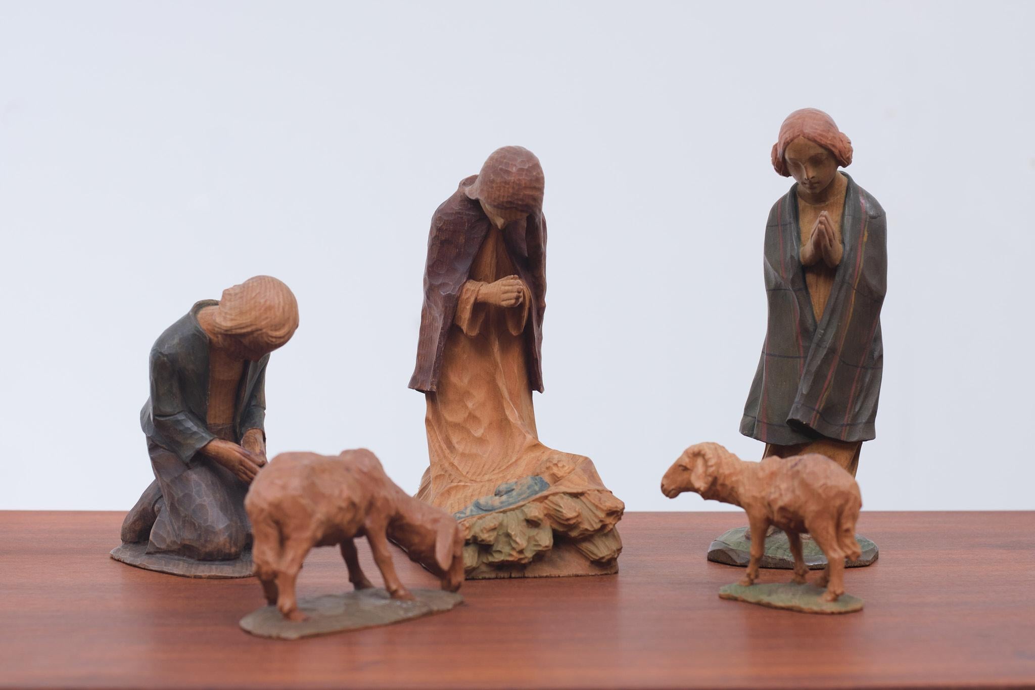 Vintage hand-carved wooden nativity scene from Germany. Unique set of 5 figurines. Mary with child.
1 boy kneel down 1 girl standing, all in overall devotion. and 2 Cheep. Please take a look at this 
Wonderful carving.