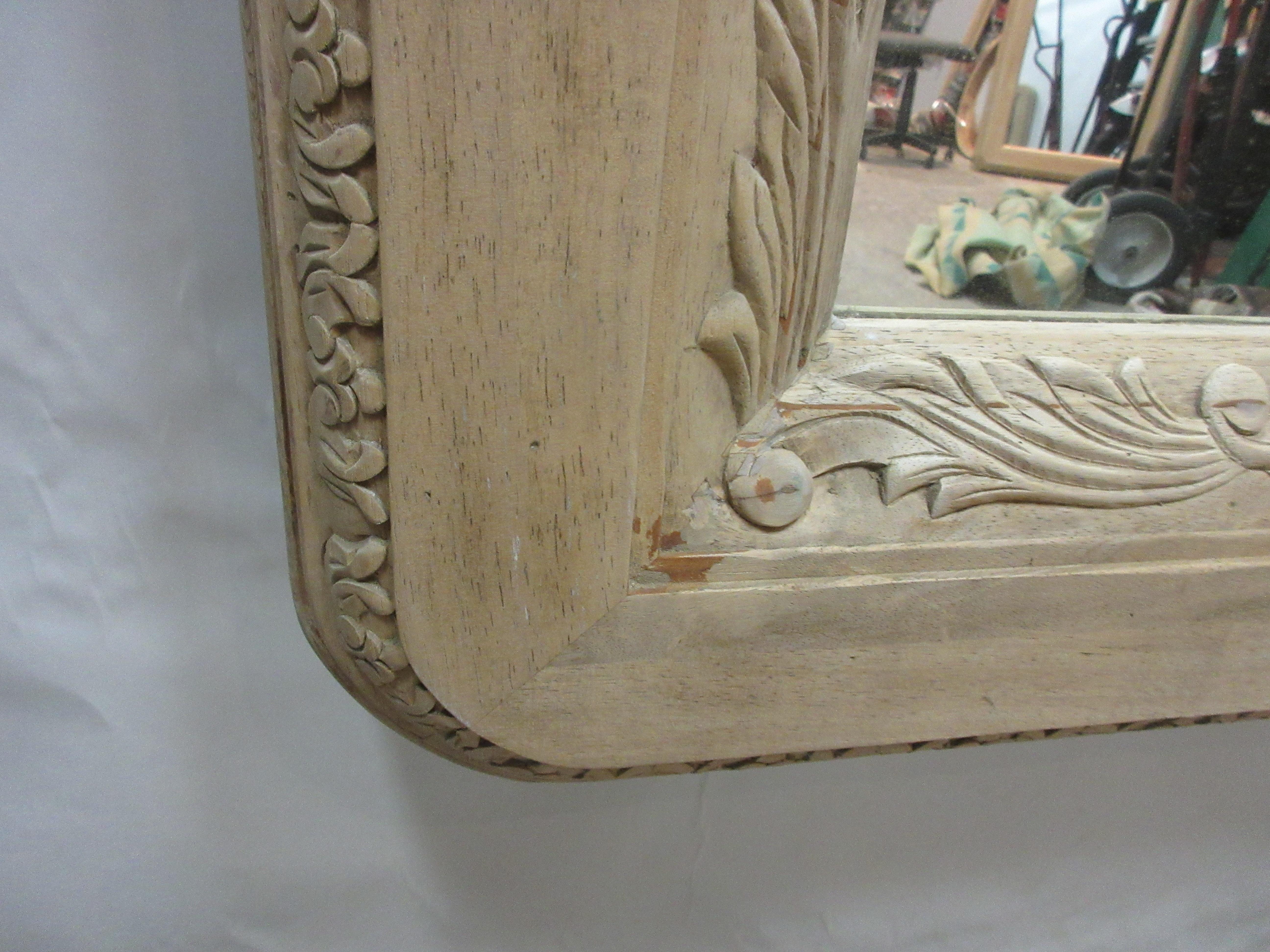 Miroir rectangulaire vintage sculpté à la main Bon état - En vente à Hollywood, FL