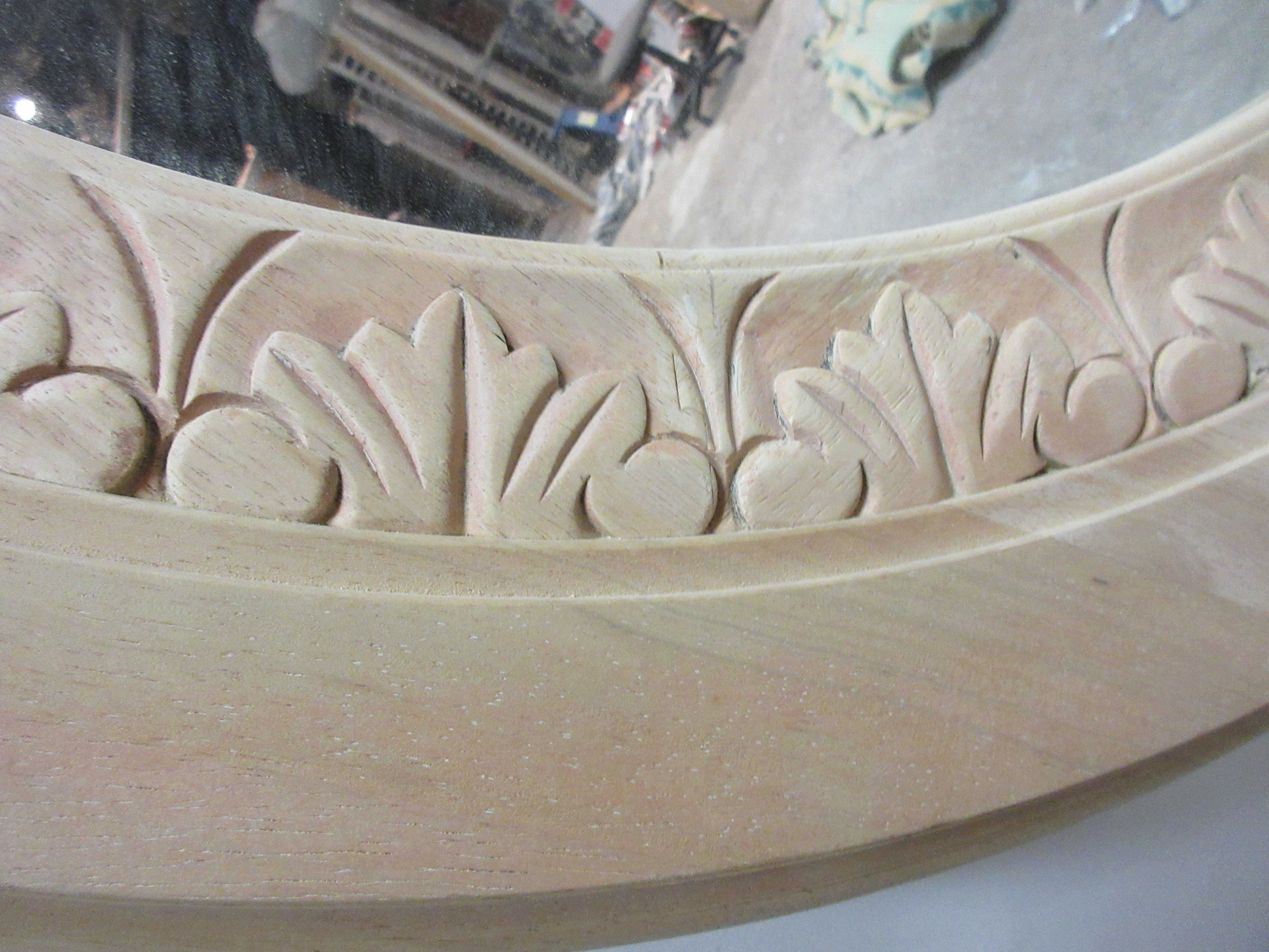 Vintage Hand Carved Round Mirror In Good Condition For Sale In Hollywood, FL