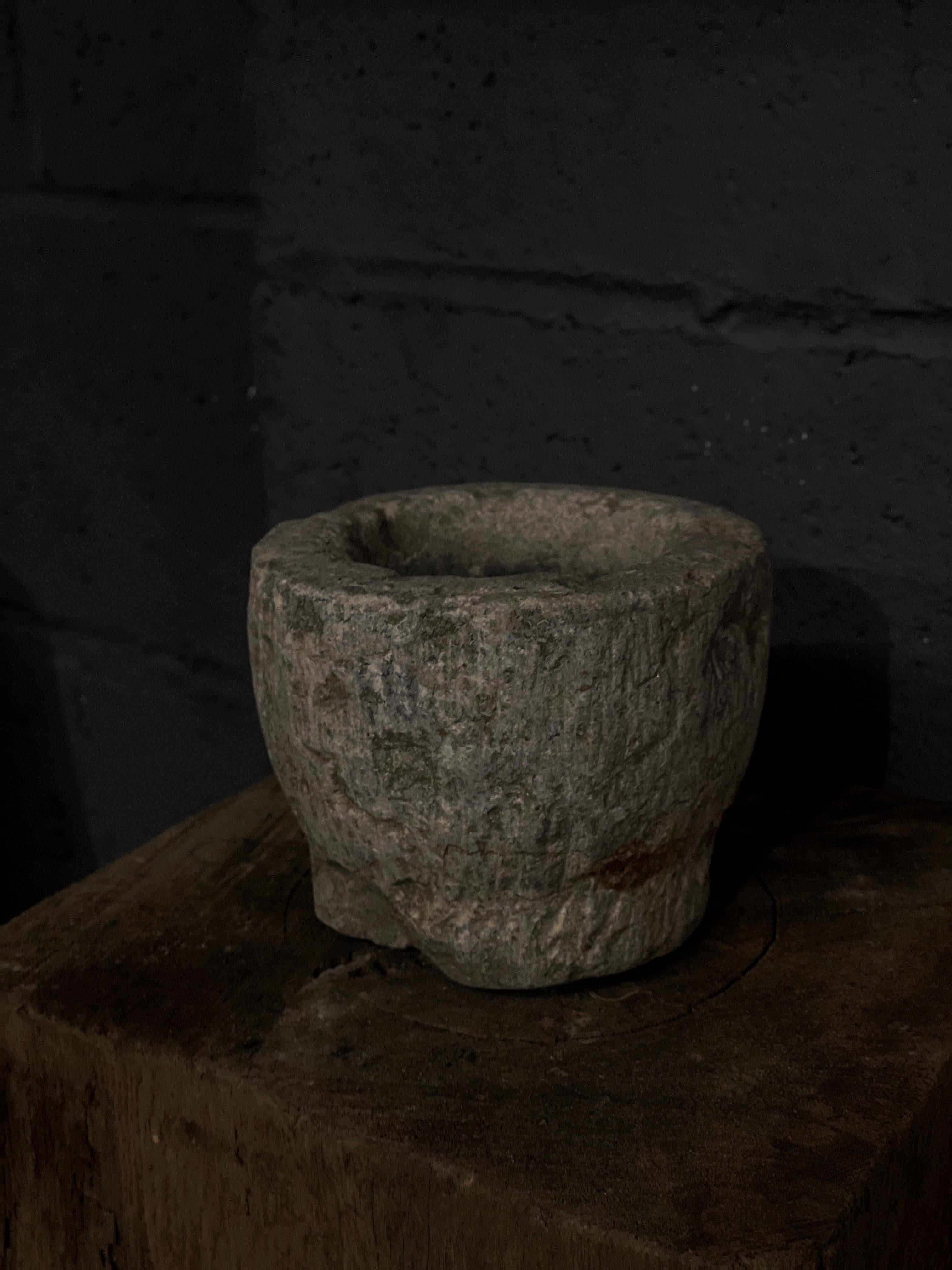 Vintage Hand Carved Stone Bowl Planter en vente 1