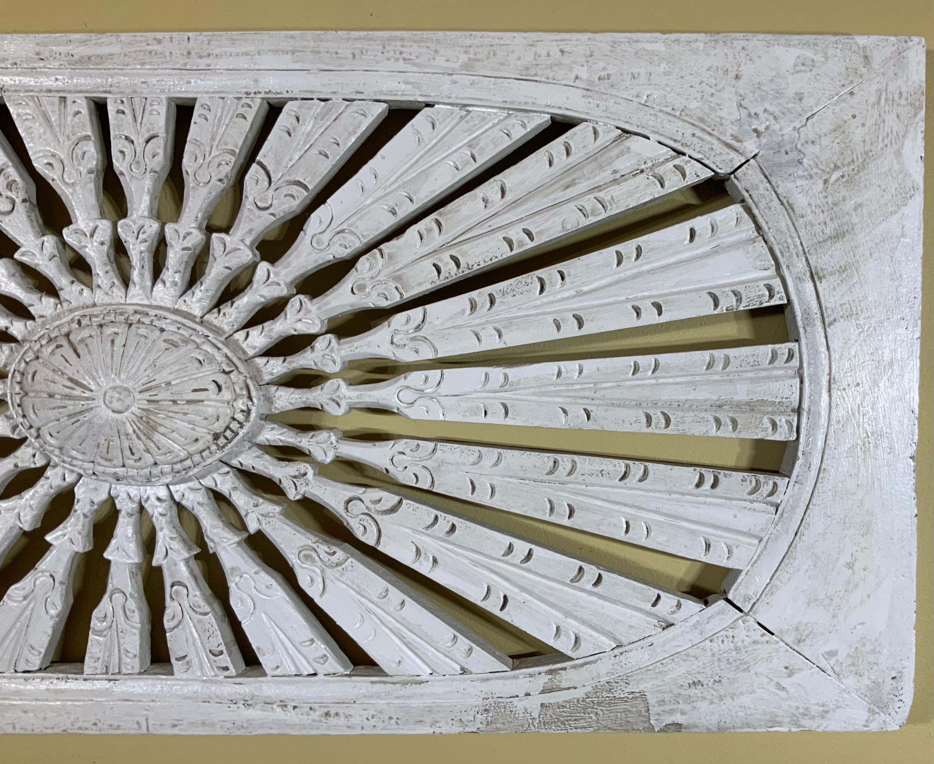 Colgante de Pared de Madera Arquitectónica Vintage Tallado a Mano Ráfaga de Sol Tailandés en venta