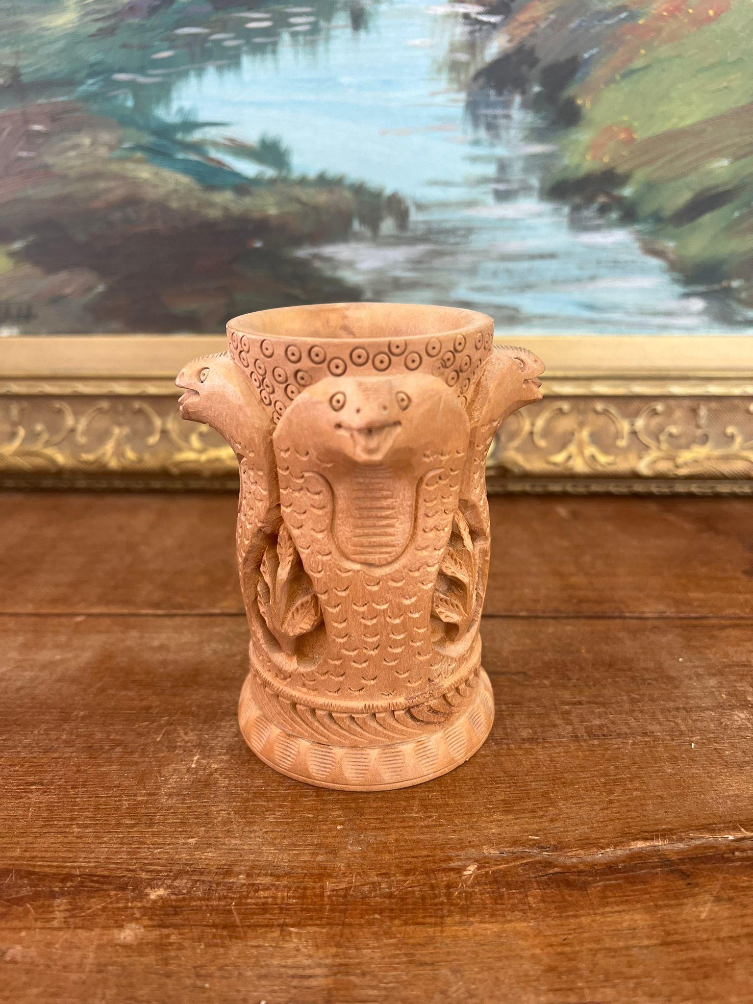 Organizador de mesa/escritorio vintage tallado a mano. Importación a la India. finales del siglo XX en venta