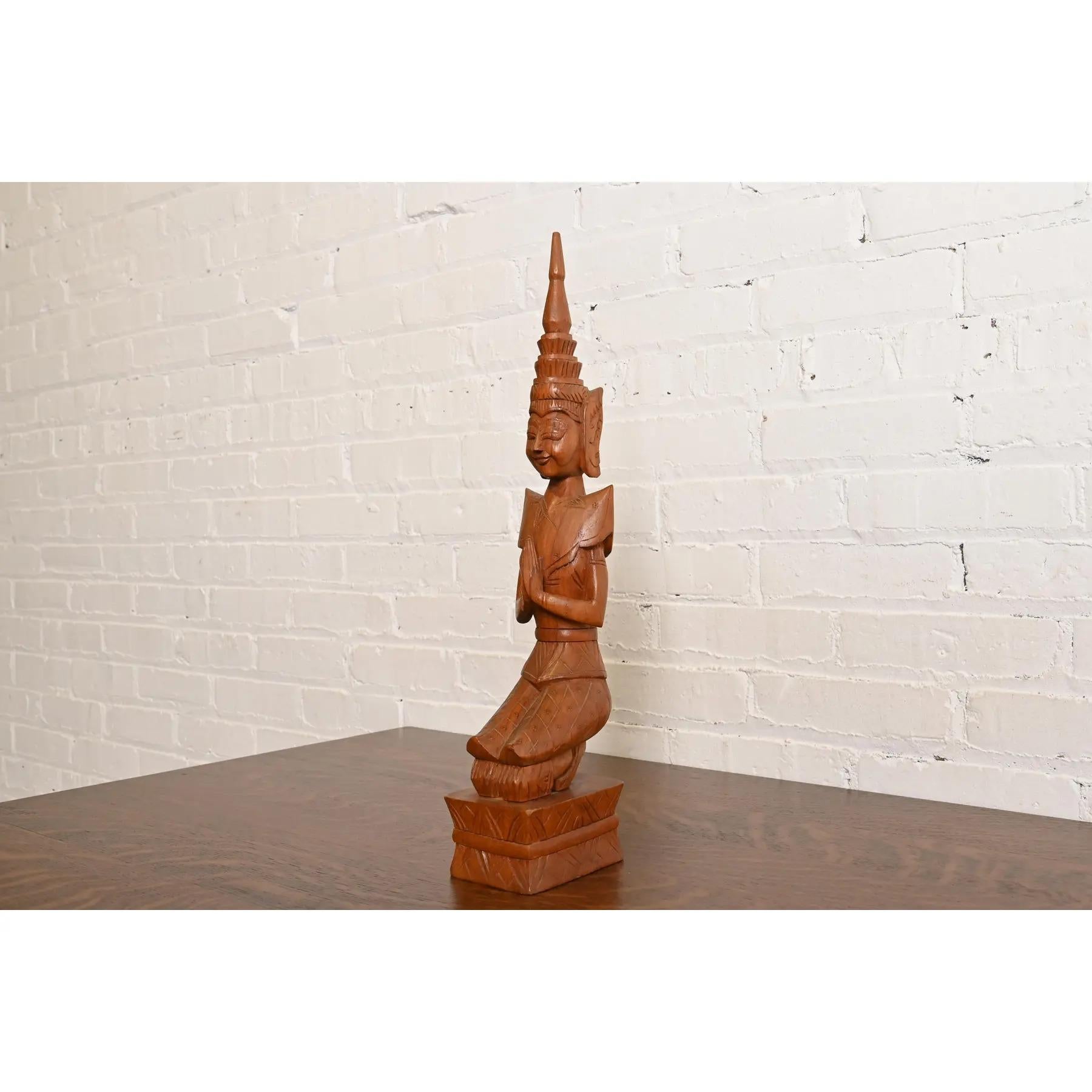 Scultura vintage in teak thailandese Theppanom intagliata a mano In condizioni buone in vendita a South Bend, IN